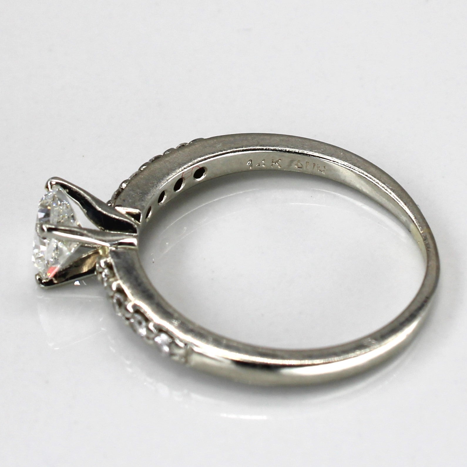 Bague avec diamant coussin et accents | 0,87 ct SI1 H | Taille 8 | 