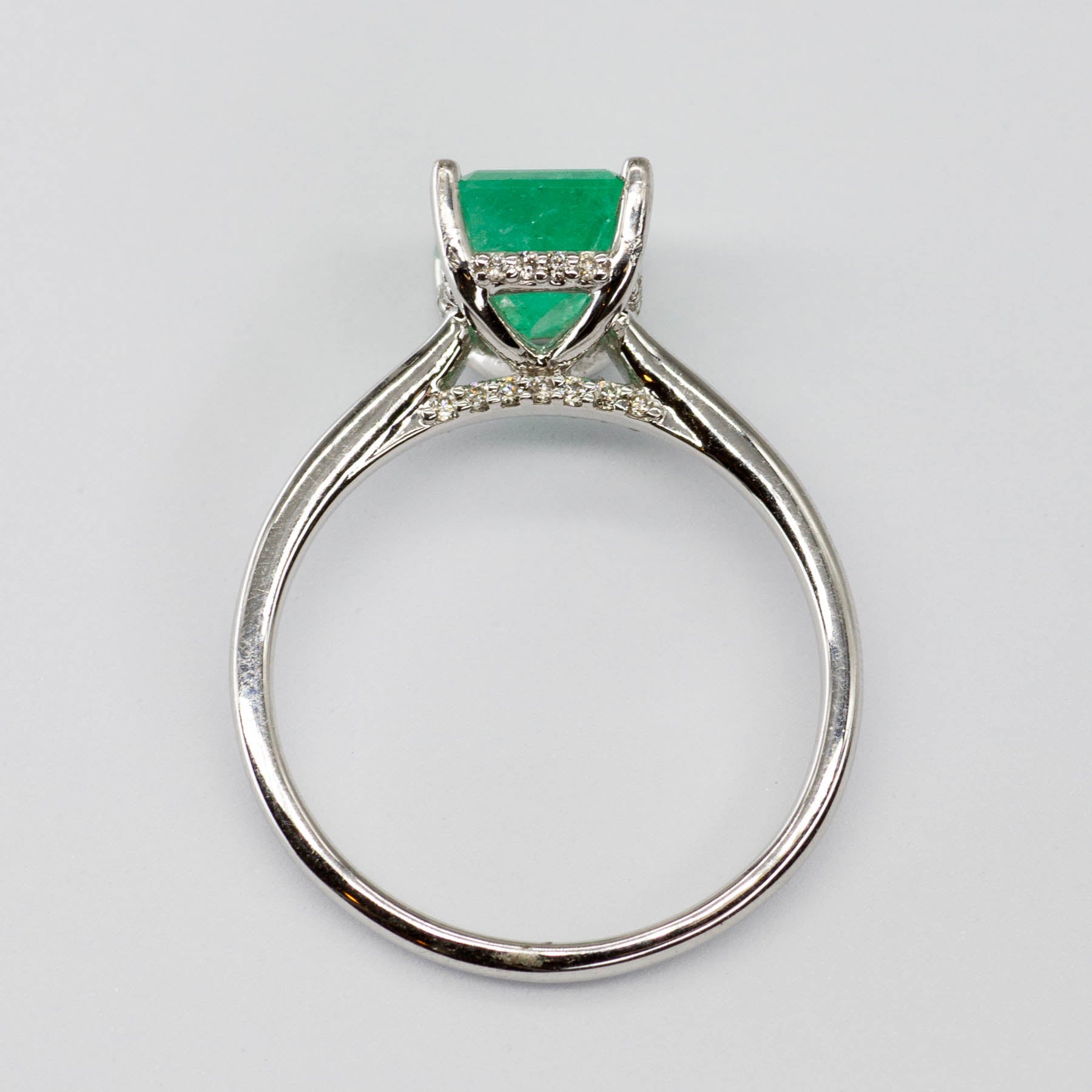 Bague émeraude et diamants | 1,54 ct, 0,10 ct au total | Taille 6,5 | 