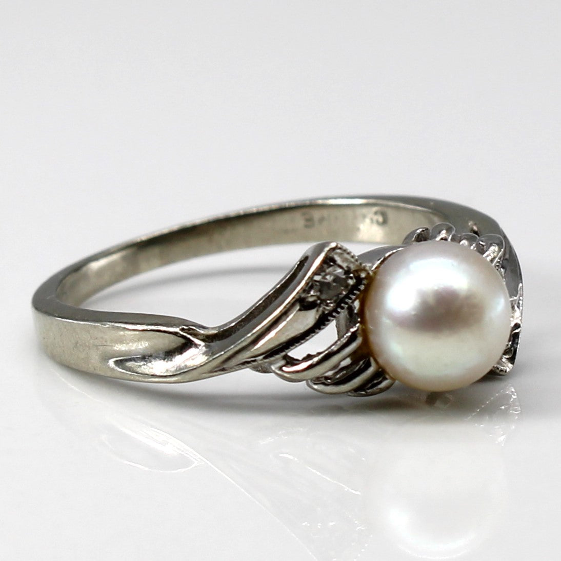 Bypass Pearl & Diamond Ring | 0.03ctw | SZ 5 |