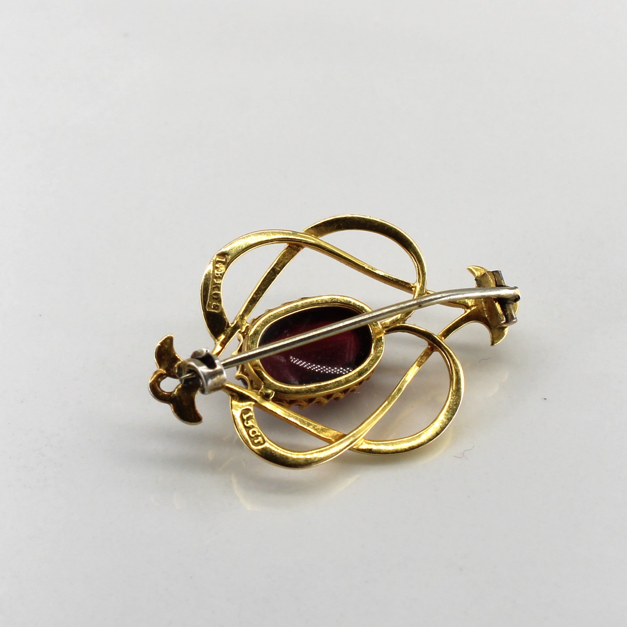 Garnet Cabochon 15k Brooch | 4.0ctw |