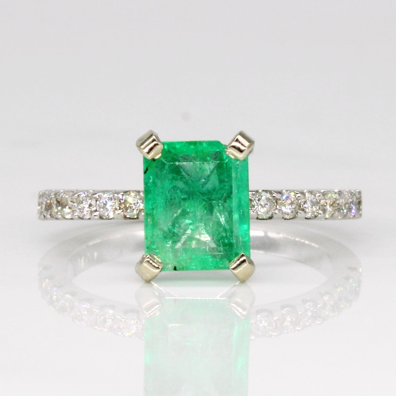 Bague émeraude et diamants | 1,35 ct, 0,30 ct au total | Taille 6,25 |