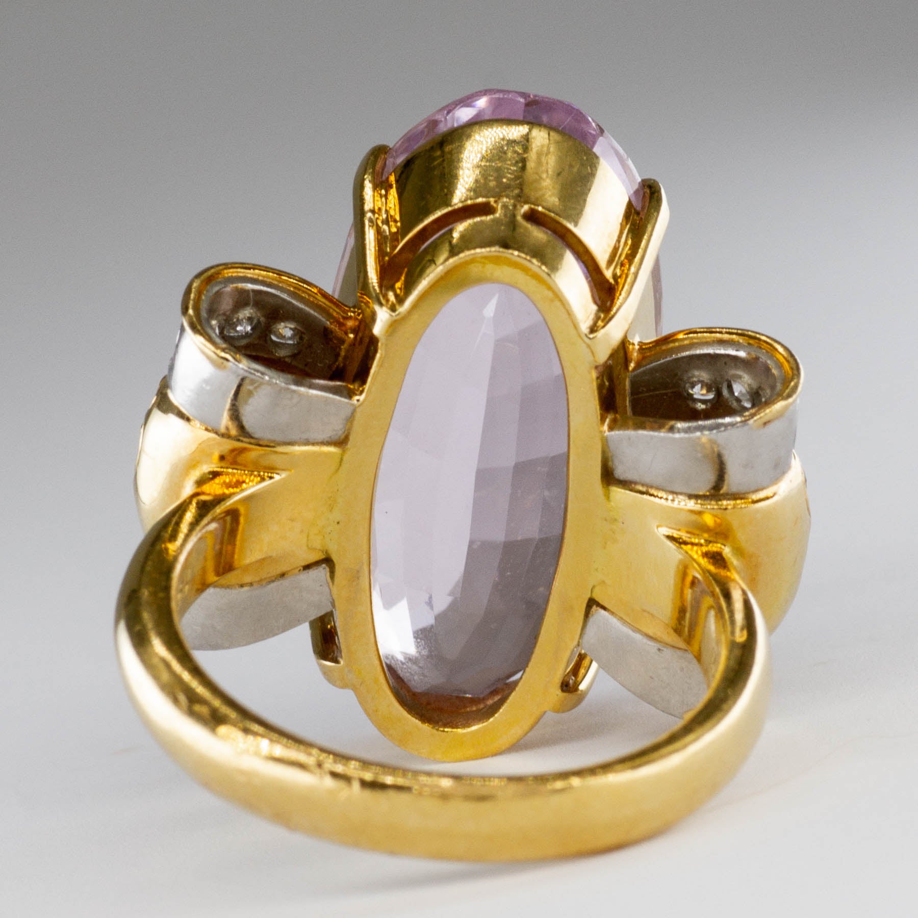 Bague cocktail nœud papillon ovale en tourmaline rose et diamants, or 18 carats | 15 ct au total, 0,35 ct au total | Taille 6,25 | 