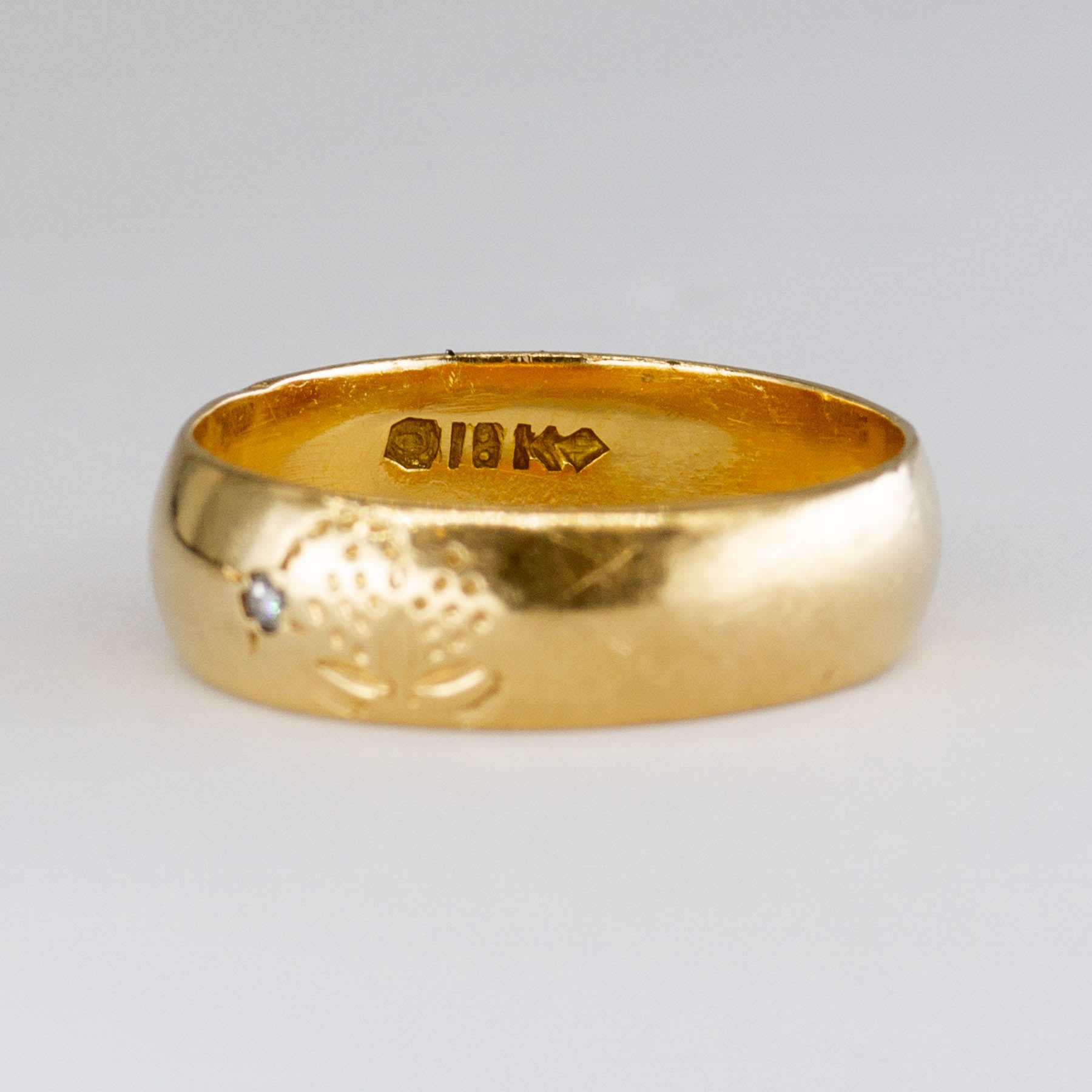 Antique Flower Engraved with Single Cut Diamond 18k Gold Band | 0.01ctw| SZ 6.75|