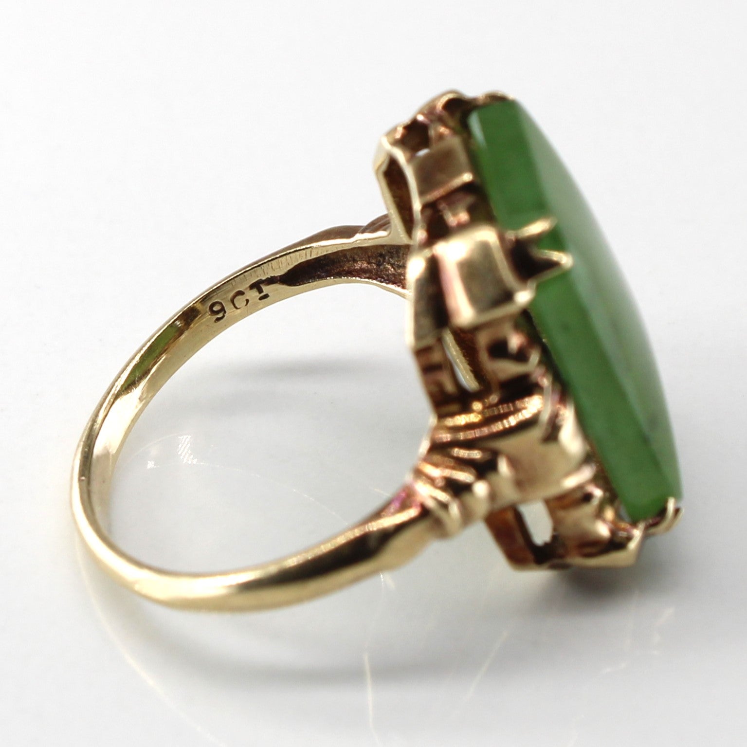 9k Gold Jade Ring | 3.60ct | SZ 5.25 |