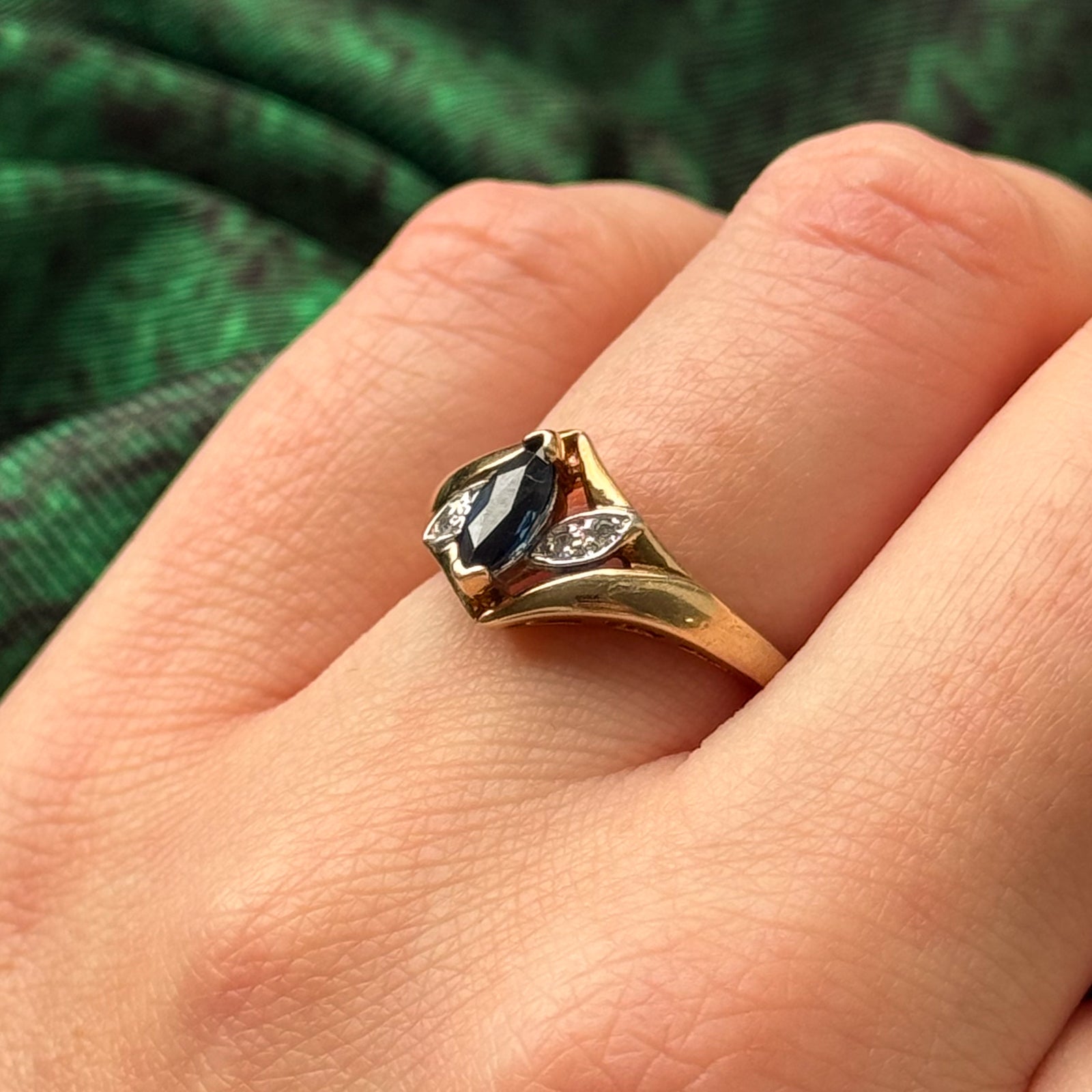 Bague cocktail saphir et diamants | 0,30 ct, 0,02 ct au total | Taille 5 | 
