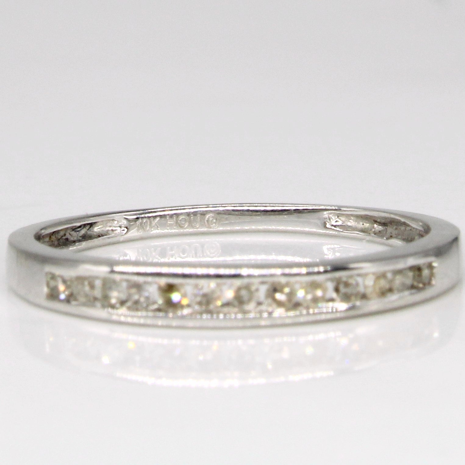 Bague sertie de diamants en canal | 0,09 ct | Taille 4,25 |