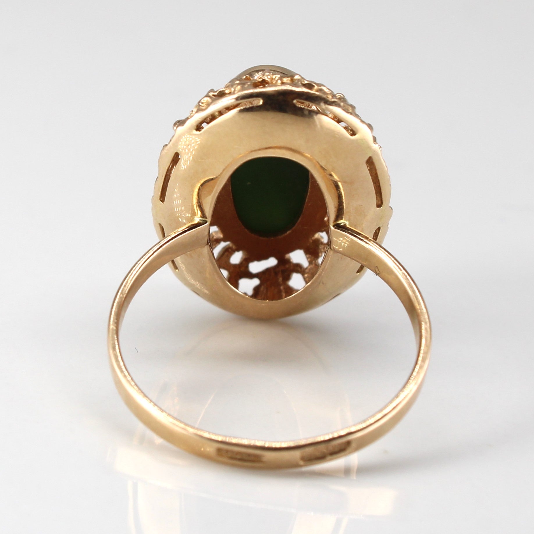 1980 Soviet Hallmarked Bezel Set Jade Textured Gold Ring | 3.50ct | SZ 7.25 |