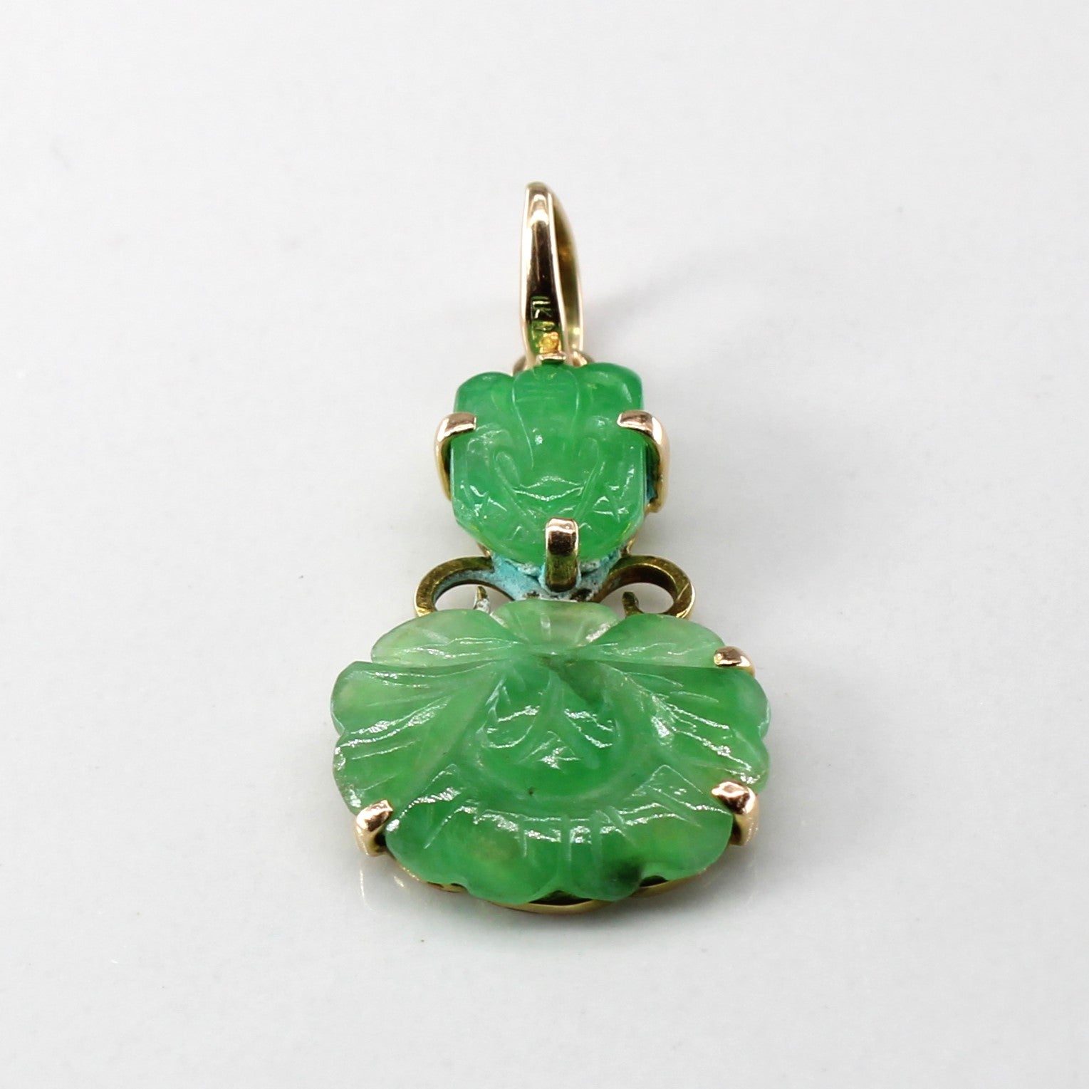 Pendentif en jadéite sculptée | 2,20 ct | 