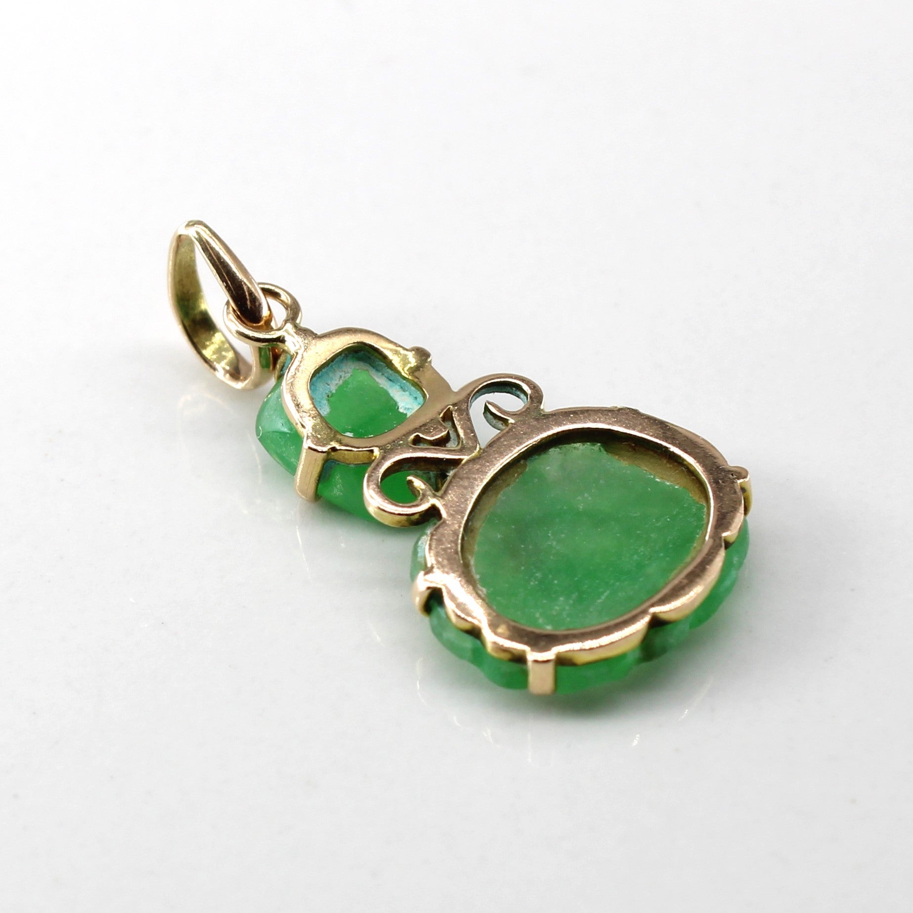 Pendentif en jadéite sculptée | 2,20 ct | 