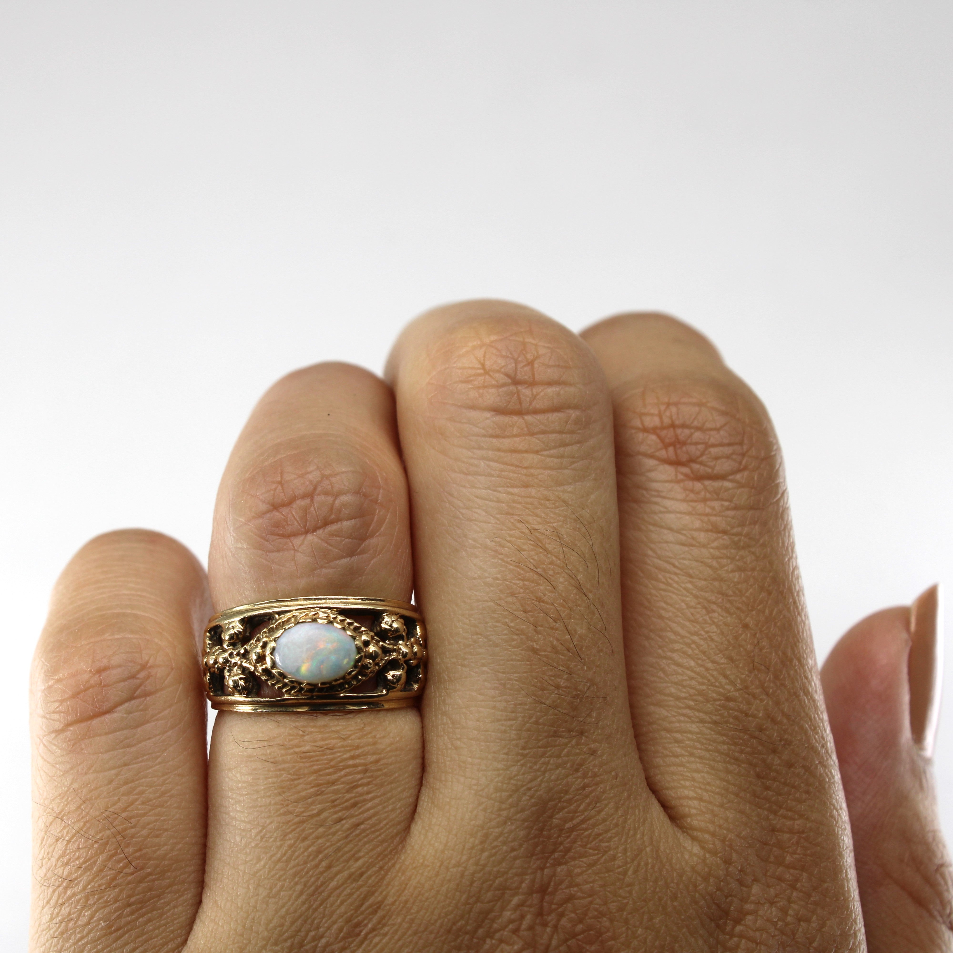 Bague en or texturé opale | 0,40 ct | Taille 4,75 | 