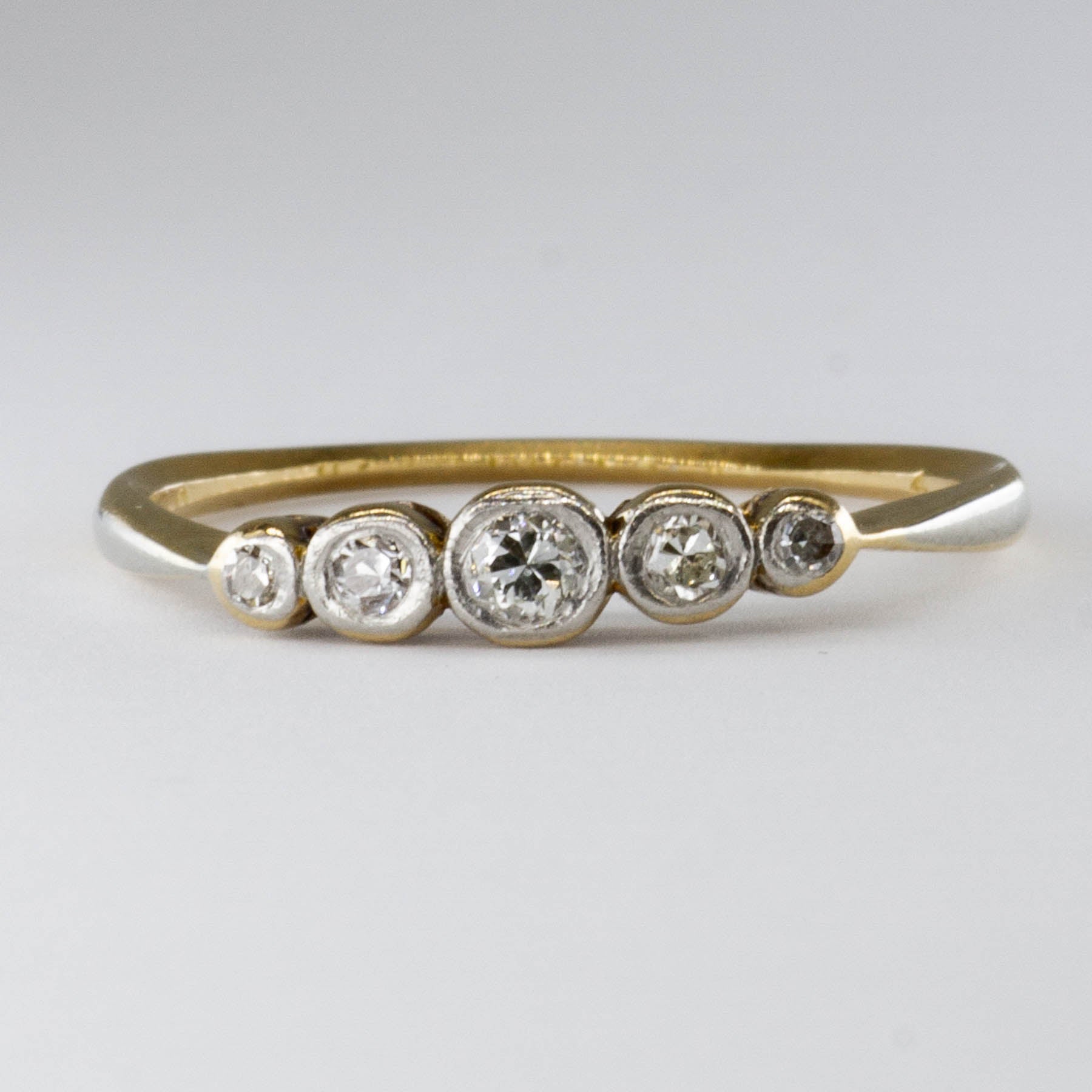 Bague Art Déco en or 18 carats et diamants | 0,13 ct | Taille 6,75 | 