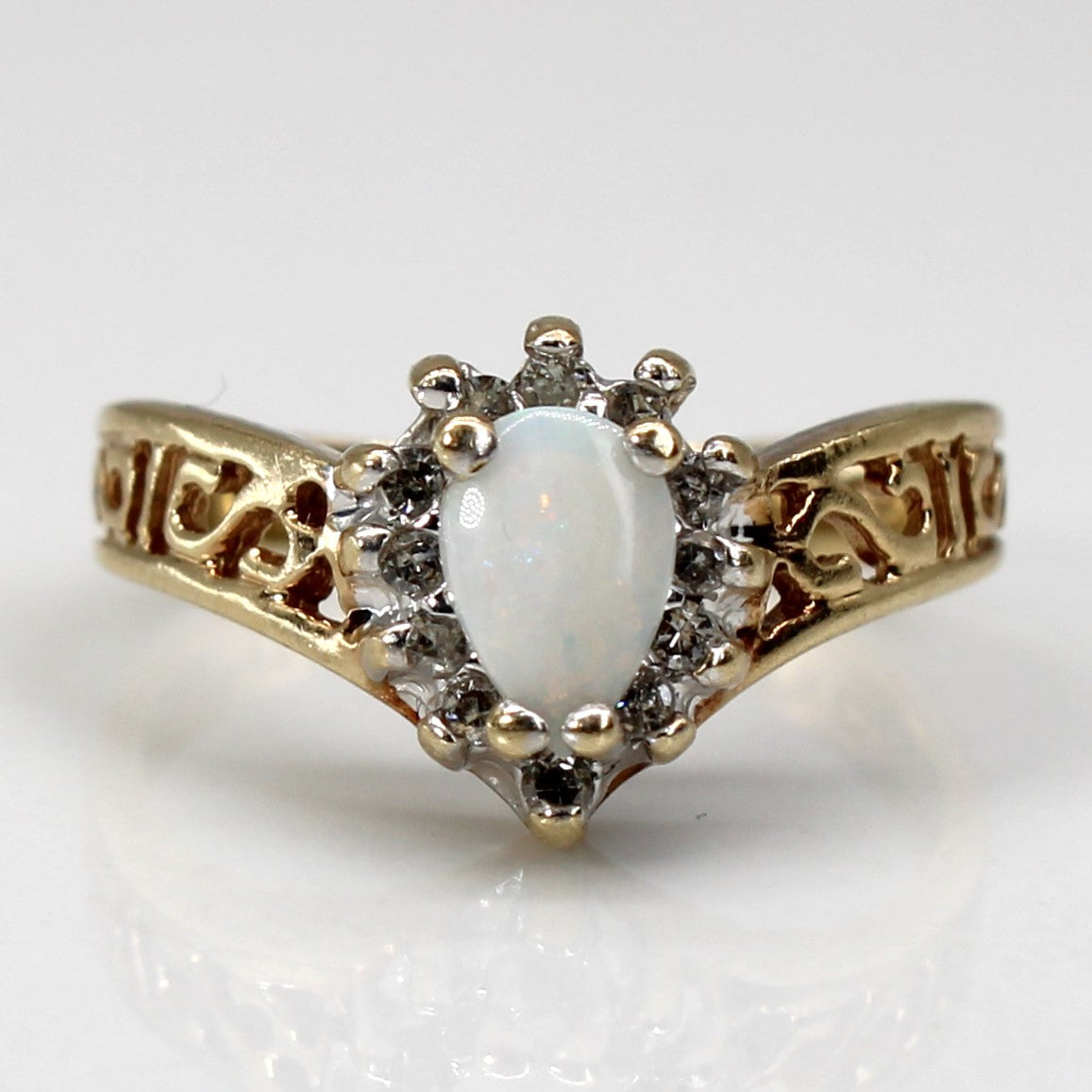 Bague en opale chevron et diamants | 0,20 ct | 0,06 ct au total | Taille 3,75 | 