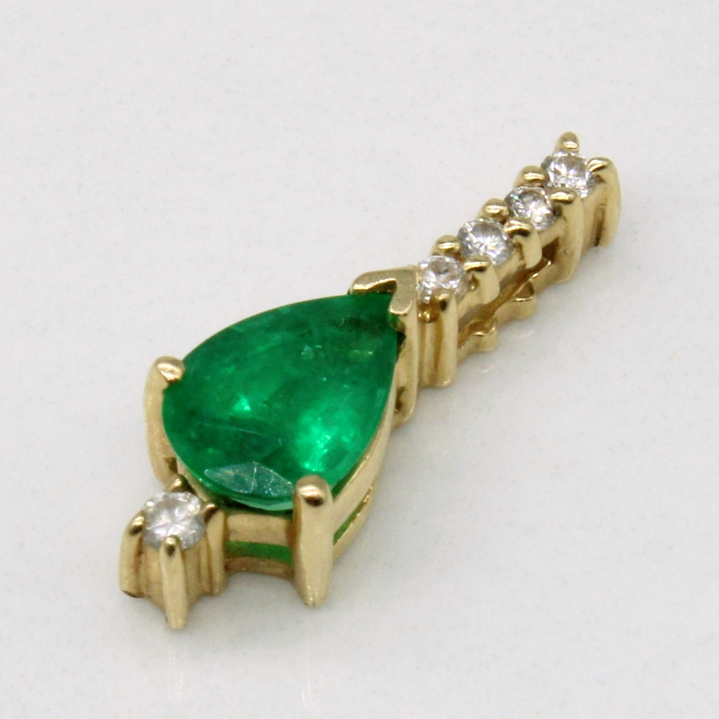 Emerald & Diamond Pendant | 0.90ct, 0.07ctw |