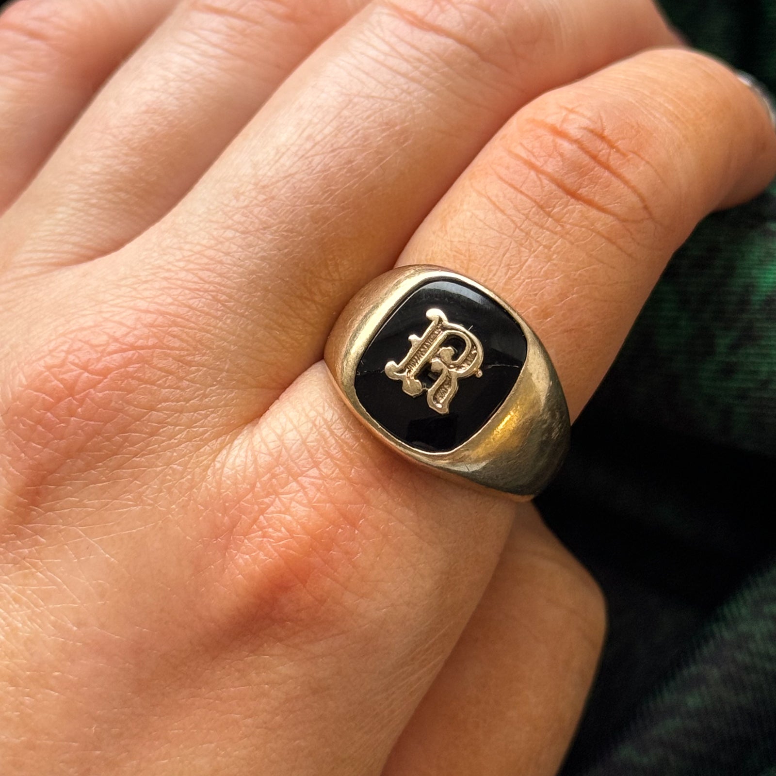 Onyx 'R' Signet Ring | 2.90ct | SZ 9.75 |