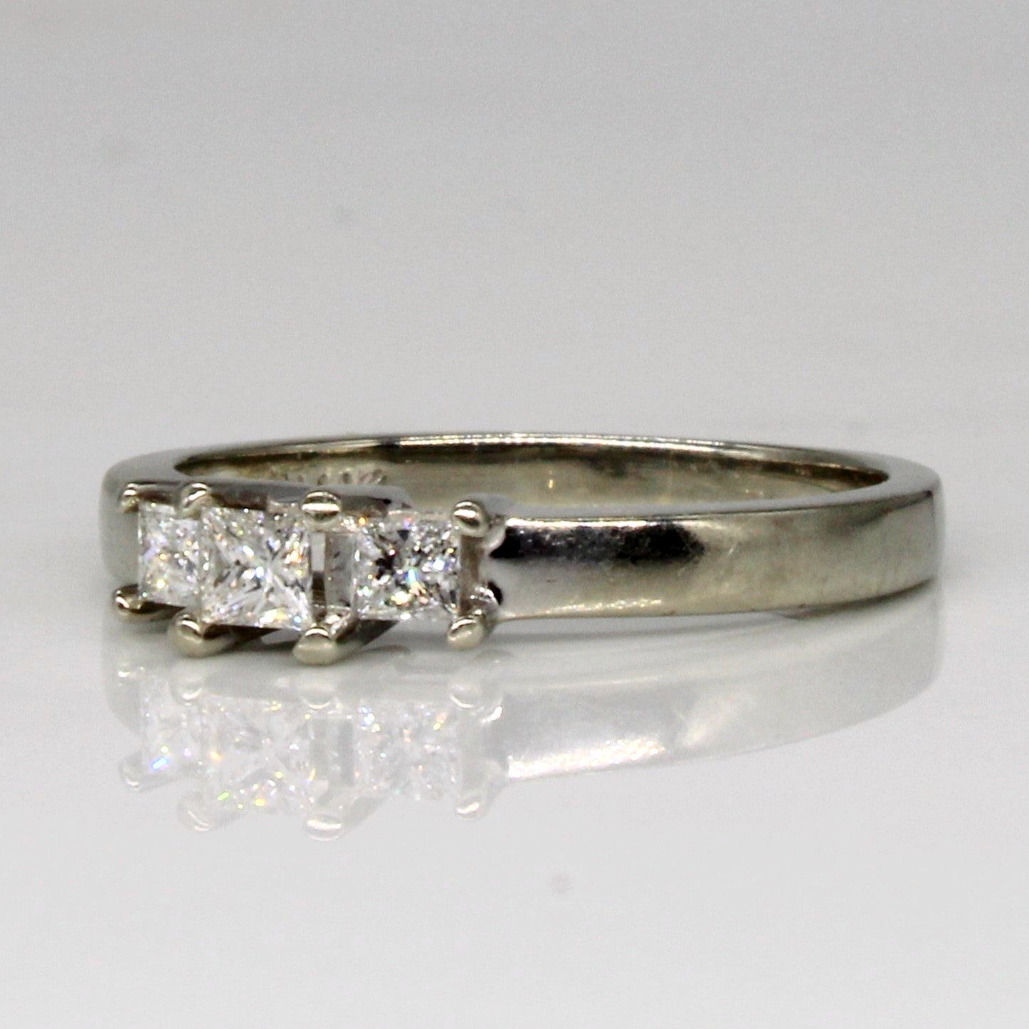 Three Stone Diamond Ring | 0.18ctw | SZ 5 |