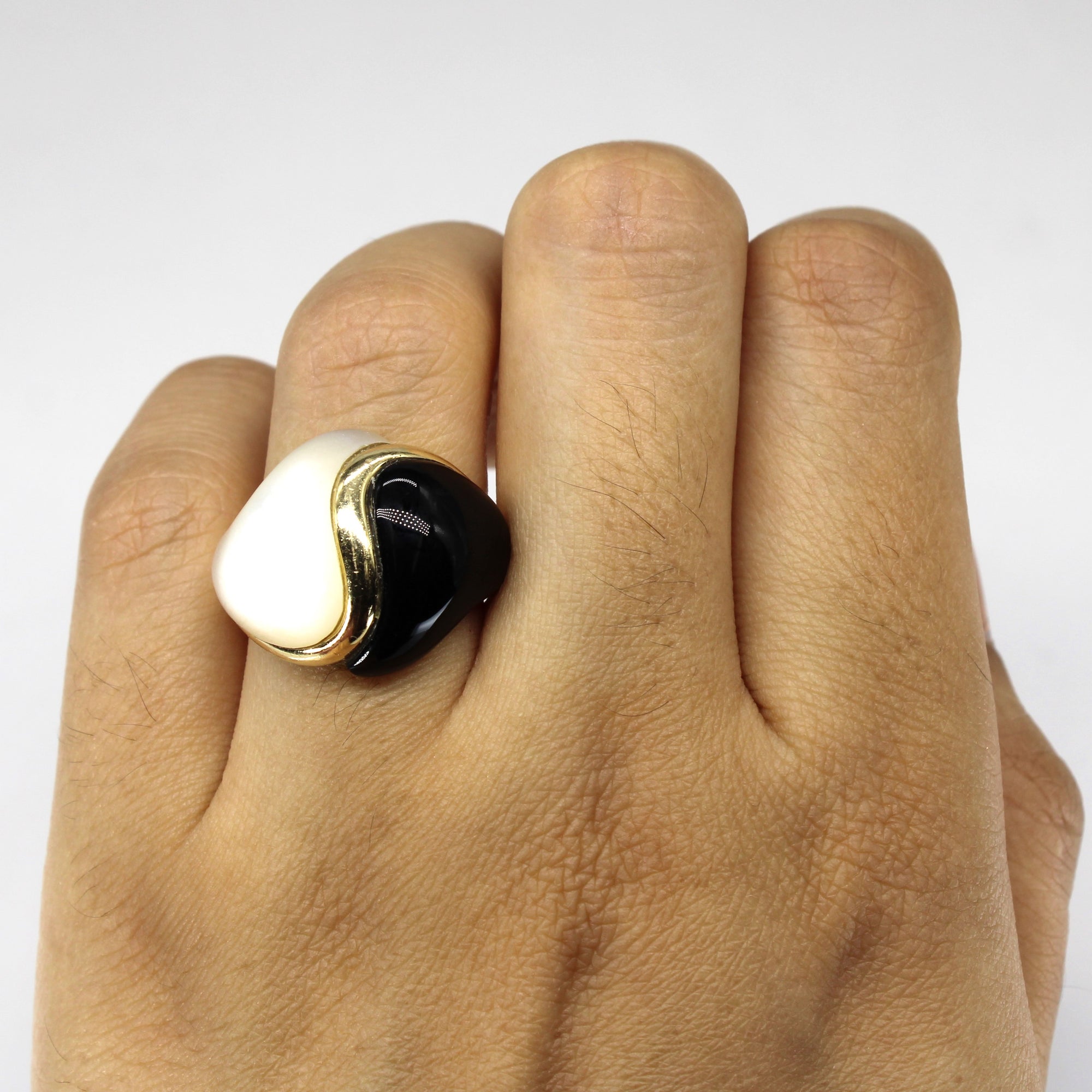 Mother Of Pearl & Onyx Bypass Ring | 8.00ct | 8.50ct | SZ 6.5 |