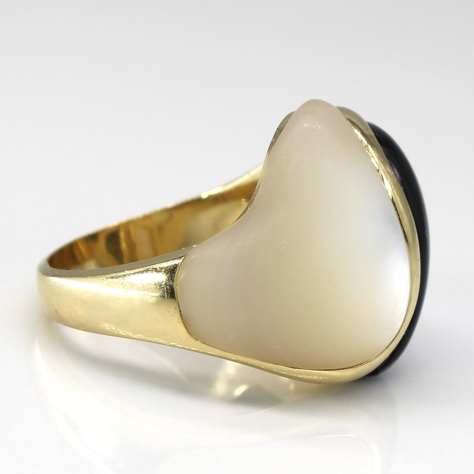 Mother Of Pearl & Onyx Bypass Ring | 8.00ct | 8.50ct | SZ 6.5 |