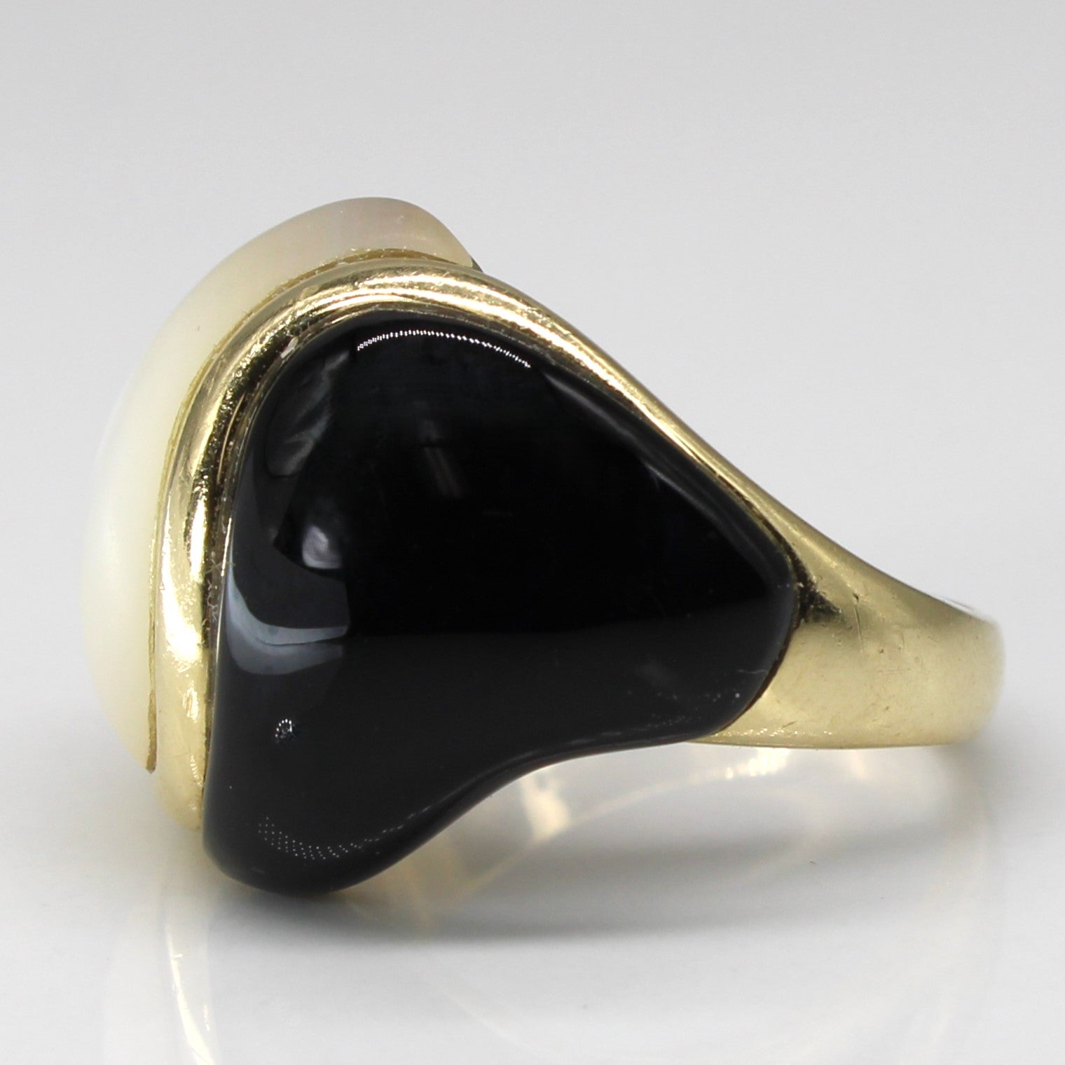 Mother Of Pearl & Onyx Bypass Ring | 8.00ct | 8.50ct | SZ 6.5 |