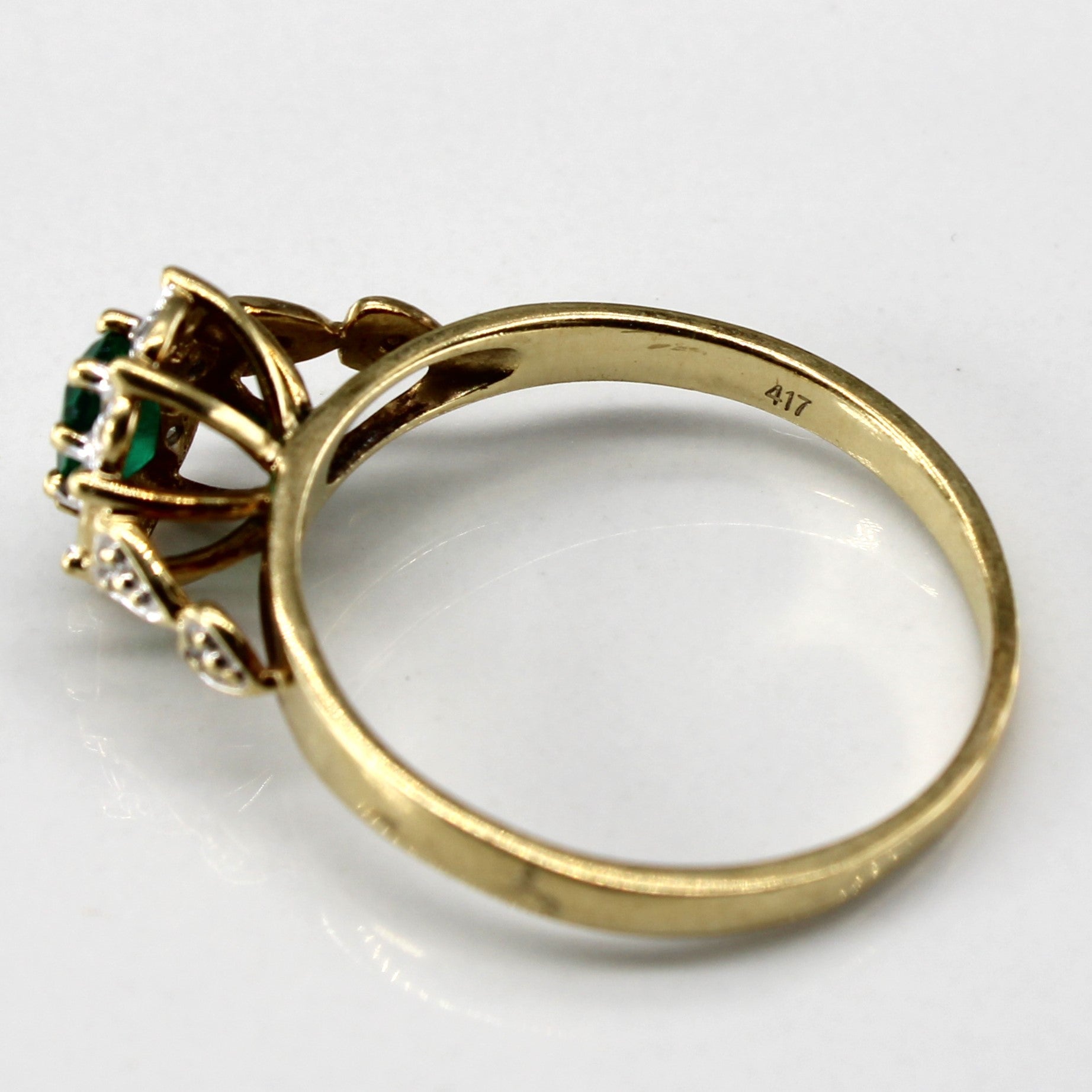 Emerald & Diamond Cocktail Ring | 0.25ct | 0.016ctw | SZ 9.5 |