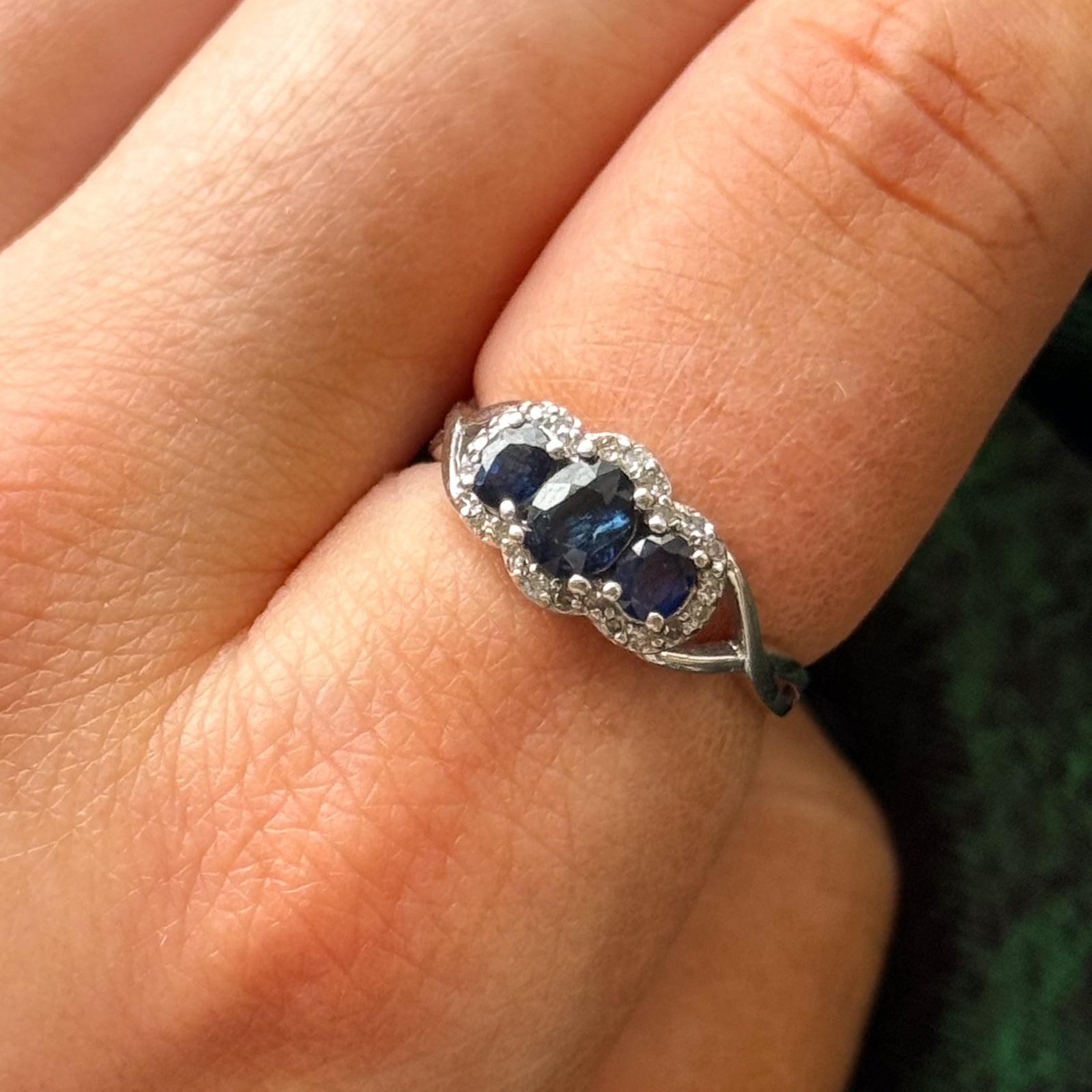 Bague saphir et diamants | 0,70 ct, 0,07 ct | Taille 6,5 | 