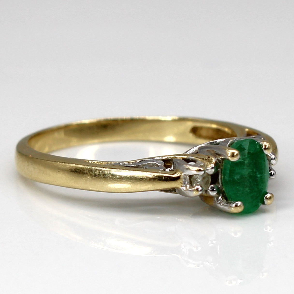 Bague trois pierres émeraude et diamants | 0,40 ct | 0,02 ct au total | Taille 7 | 