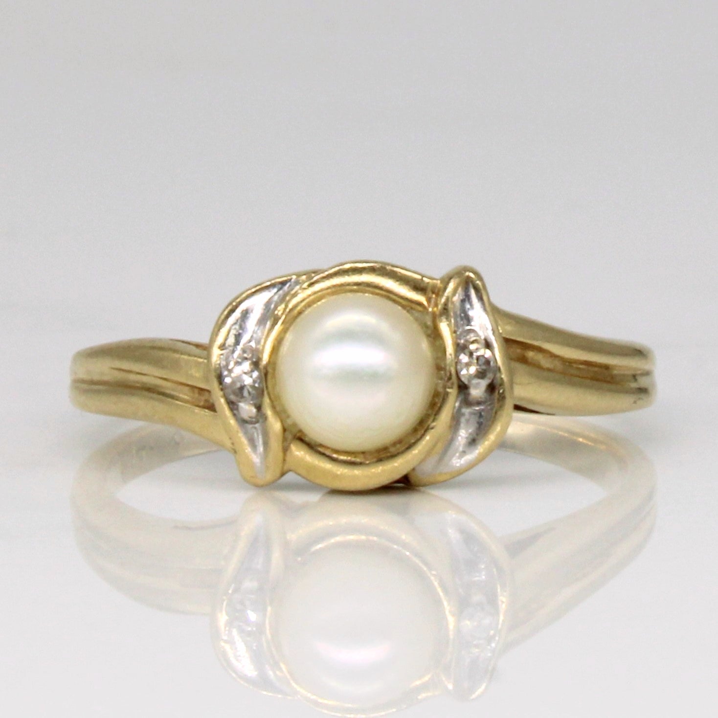 Pearl & Diamond Ring | 0.01ctw | SZ 7 |