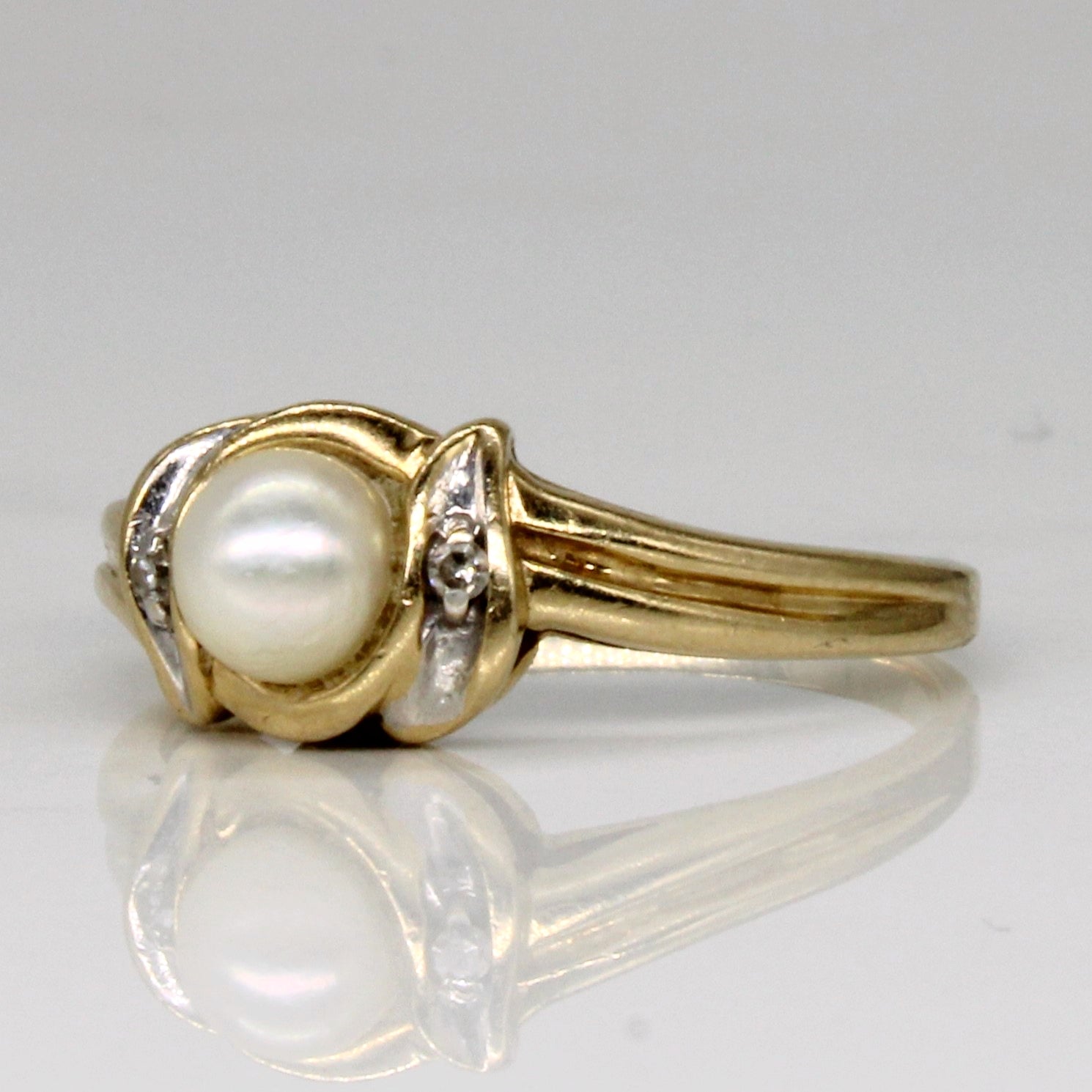 Pearl & Diamond Ring | 0.01ctw | SZ 7 |