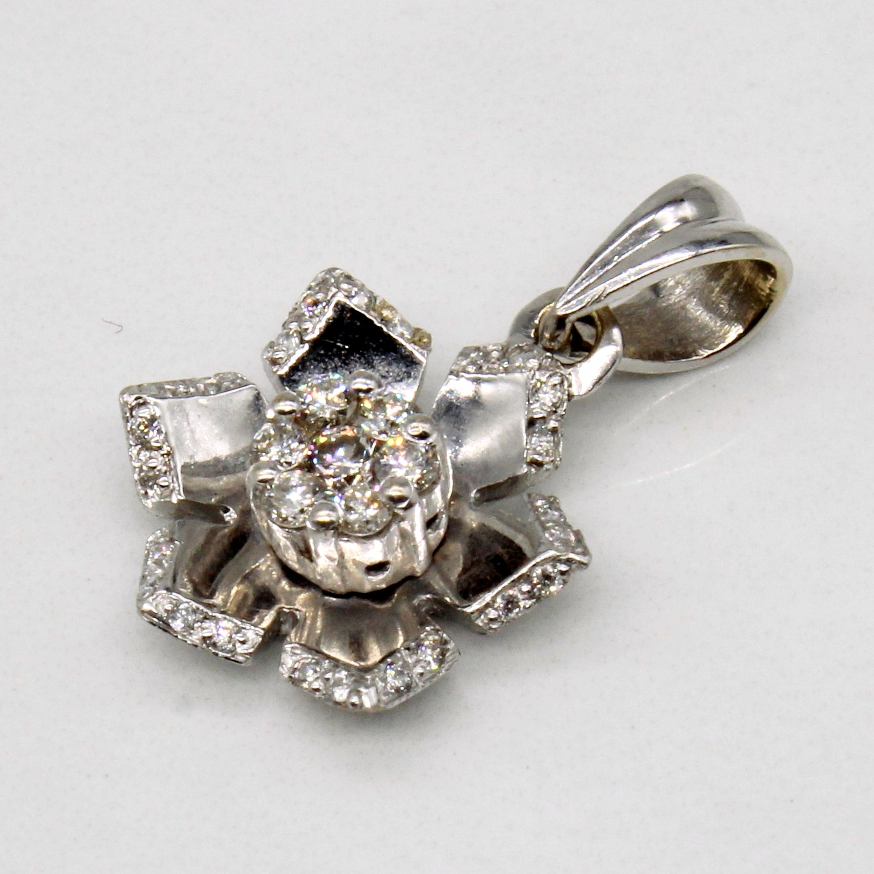Diamond Flower Pendant | 0.27ctw |
