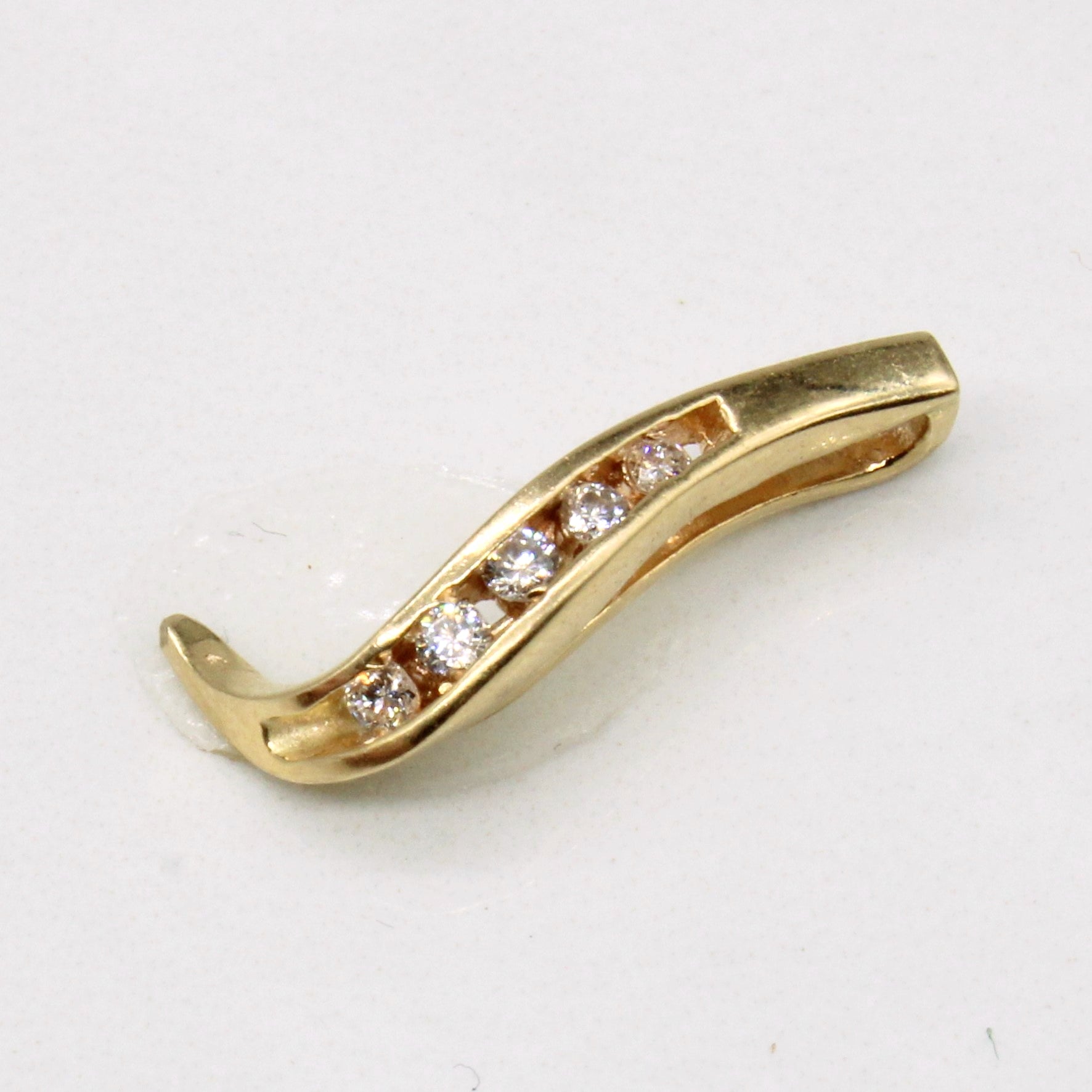 Pendentif cascade en diamants sertis canal | 0,09 ct |