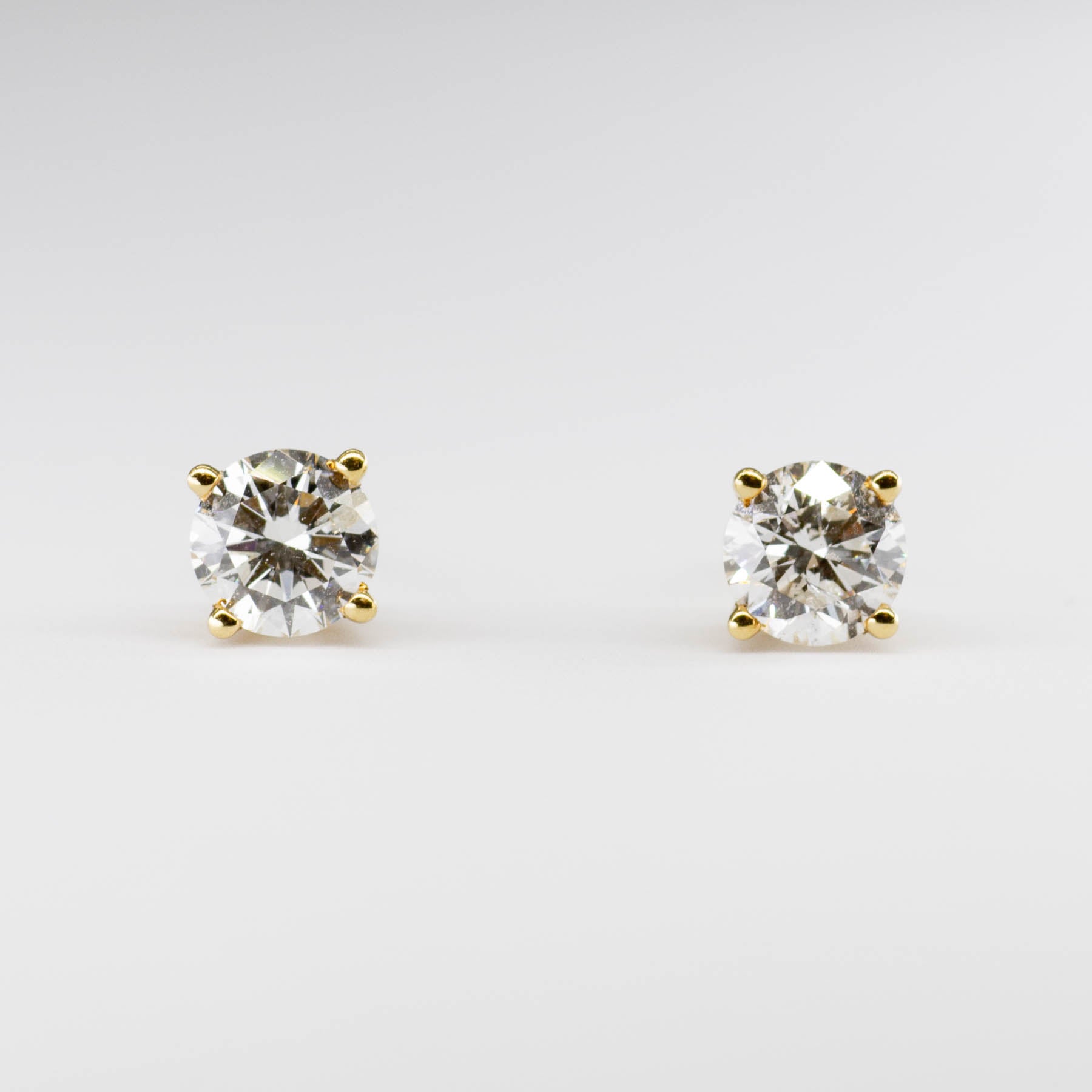 Puces d'oreilles en or jaune 18 carats serties de diamants | 1,14 ct au total 