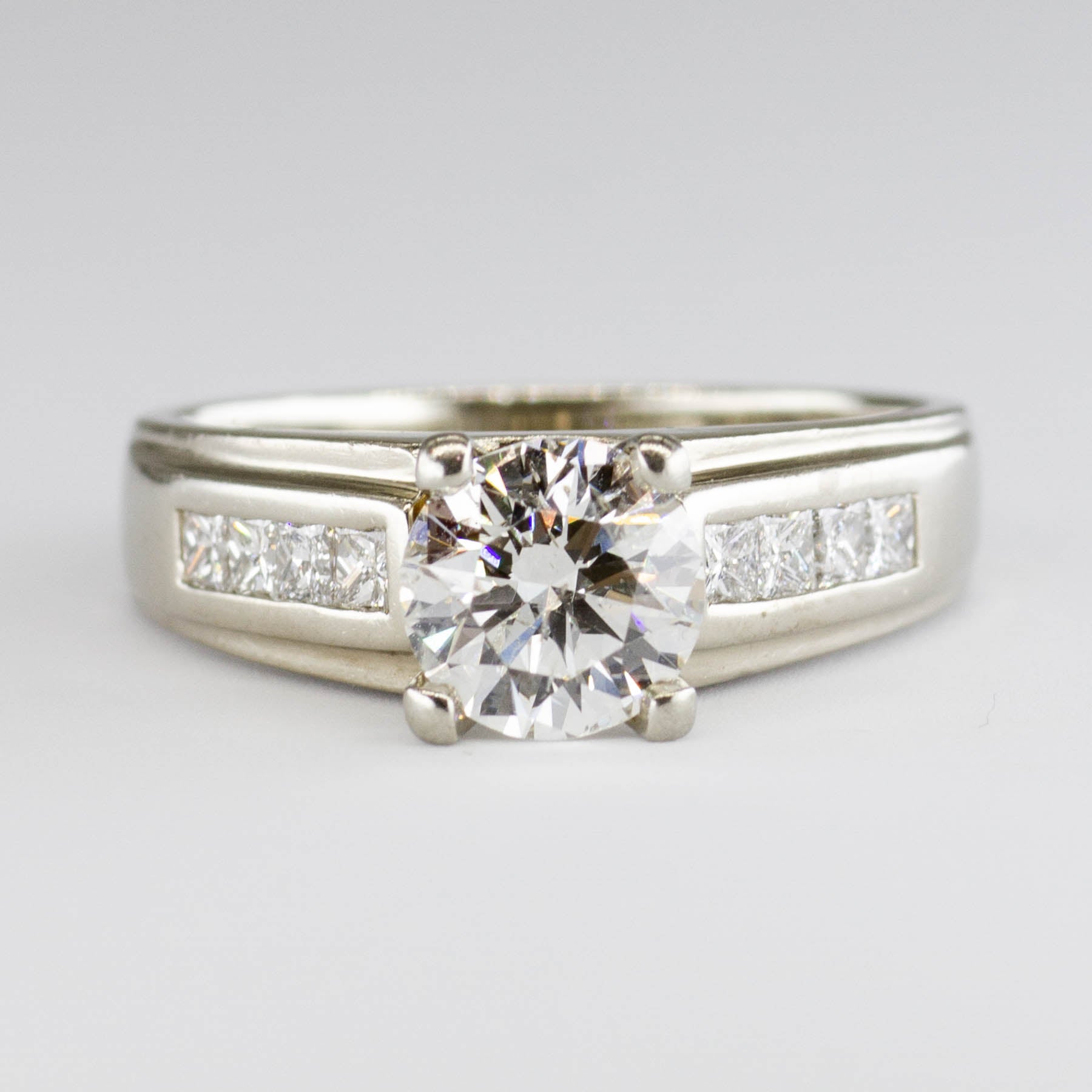 Bague de fiançailles en or 14 carats sertie de diamants et d'accents | 1,40 ct au total, pureté SI1/2, couleur H/I | Taille 5,5 