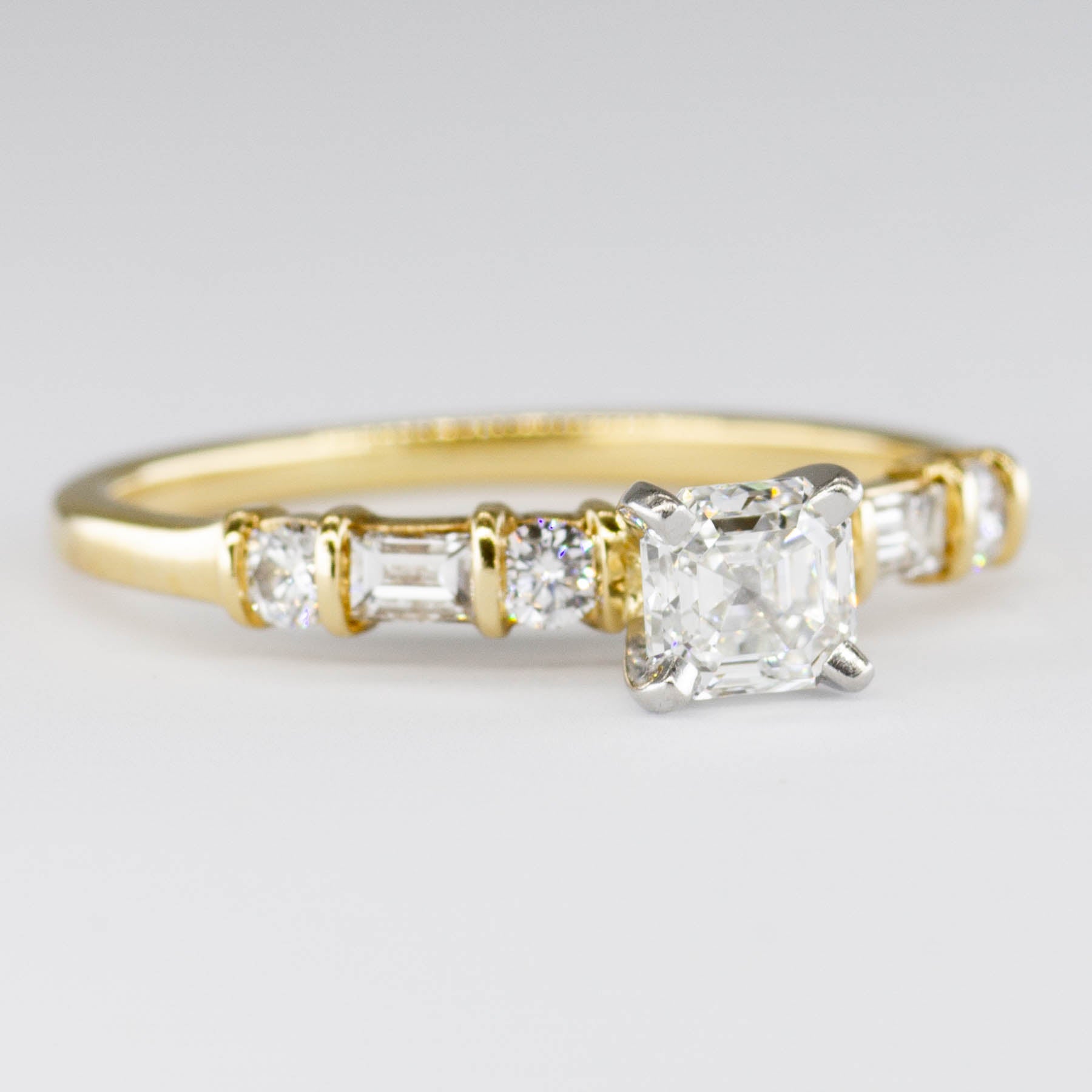 Solitaire en or jaune 18 carats orné d'un diamant | 0,72 ct VS1 G | Taille 9 