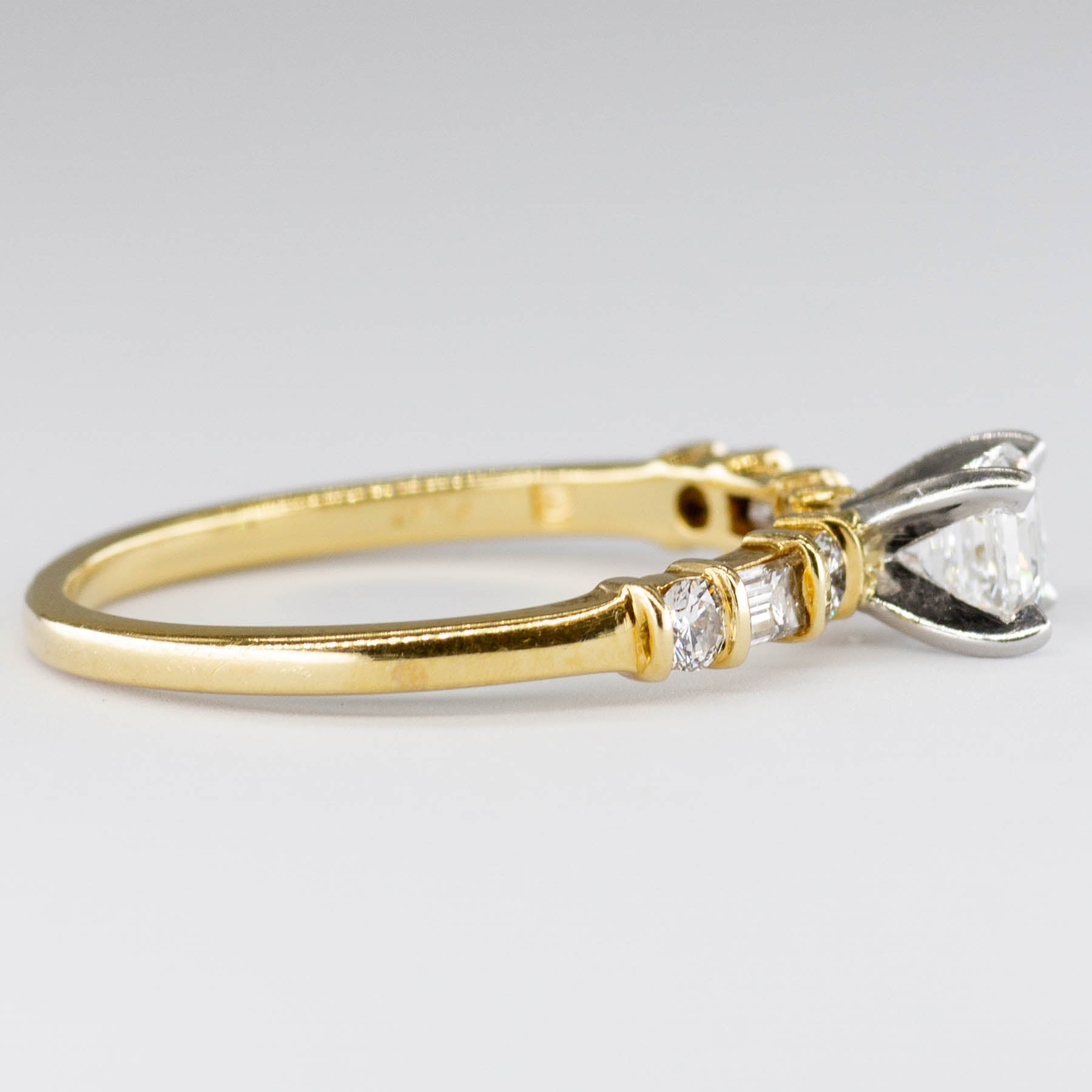 Solitaire en or jaune 18 carats orné d'un diamant | 0,72 ct VS1 G | Taille 9 