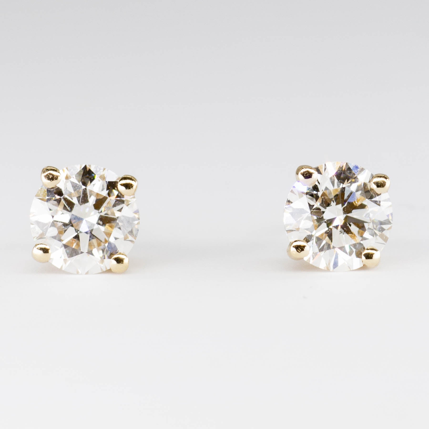 Boucles d'oreilles en or jaune 14 carats serties de diamants certifiés GIA | 2,16 ct au total, pureté SI1 K | 