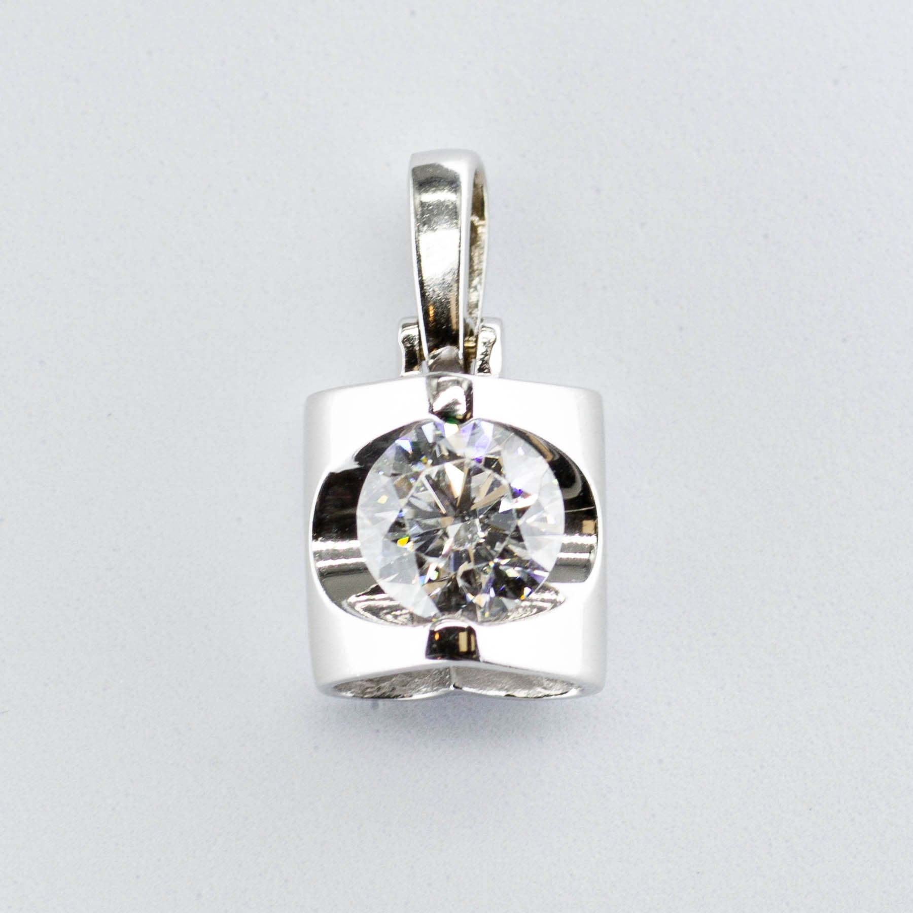 Pendentif en or blanc 18 carats certifié GIA avec diamant de 0,76 ct 