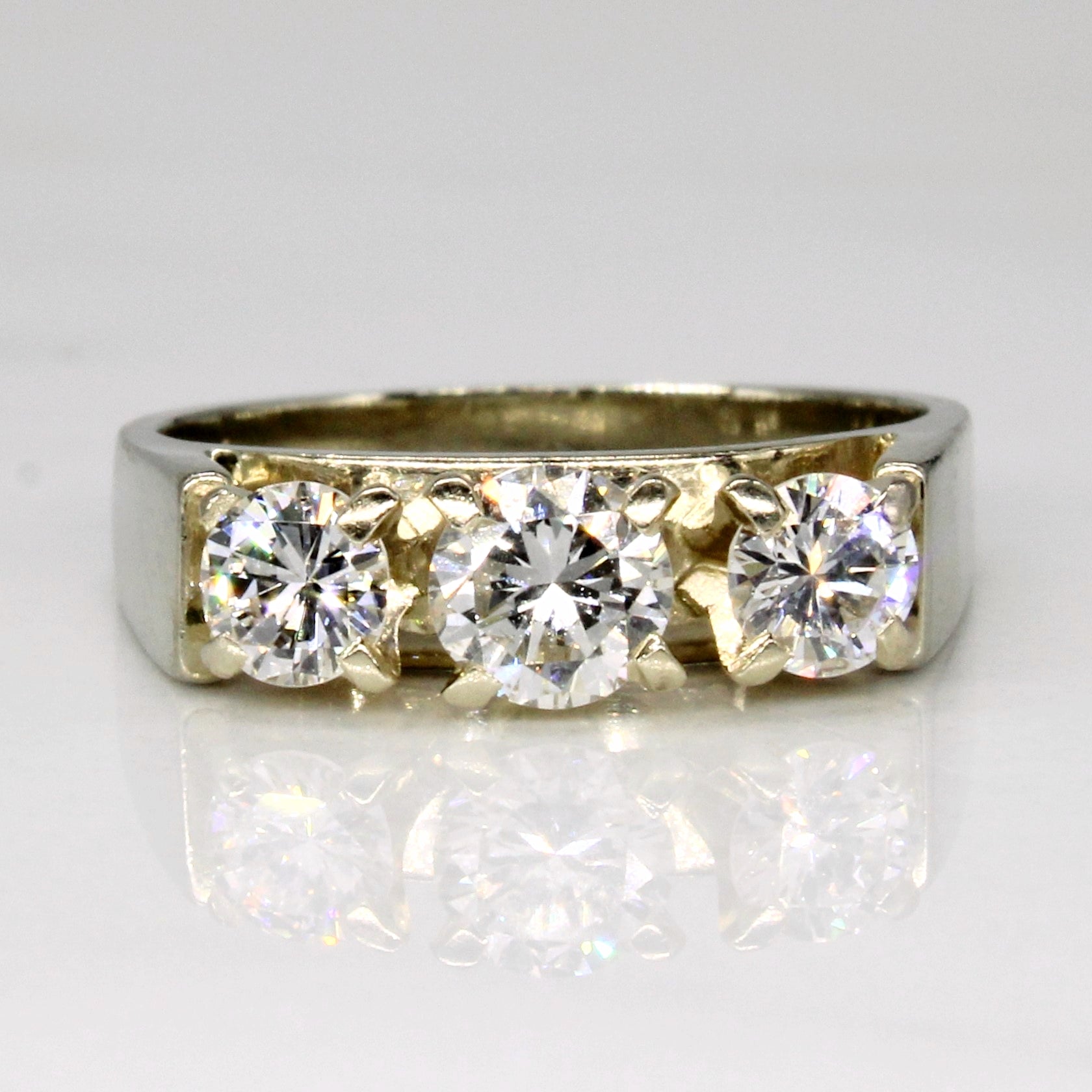 Bague trois diamants | 0,70 ct | Taille 4 | 