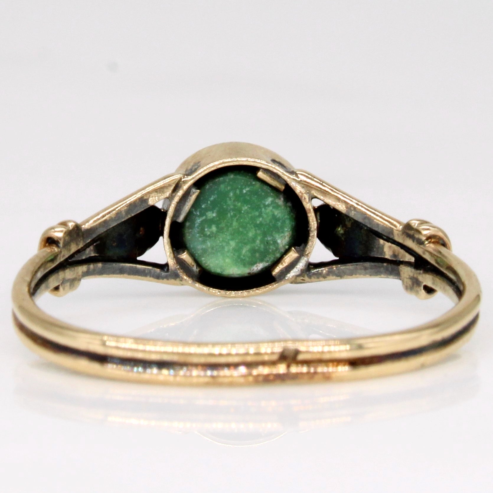 Bague camée en quartzite vert antique et diamant taille rose | 0,70 ct, 0,04 ct au total | Taille 7 |