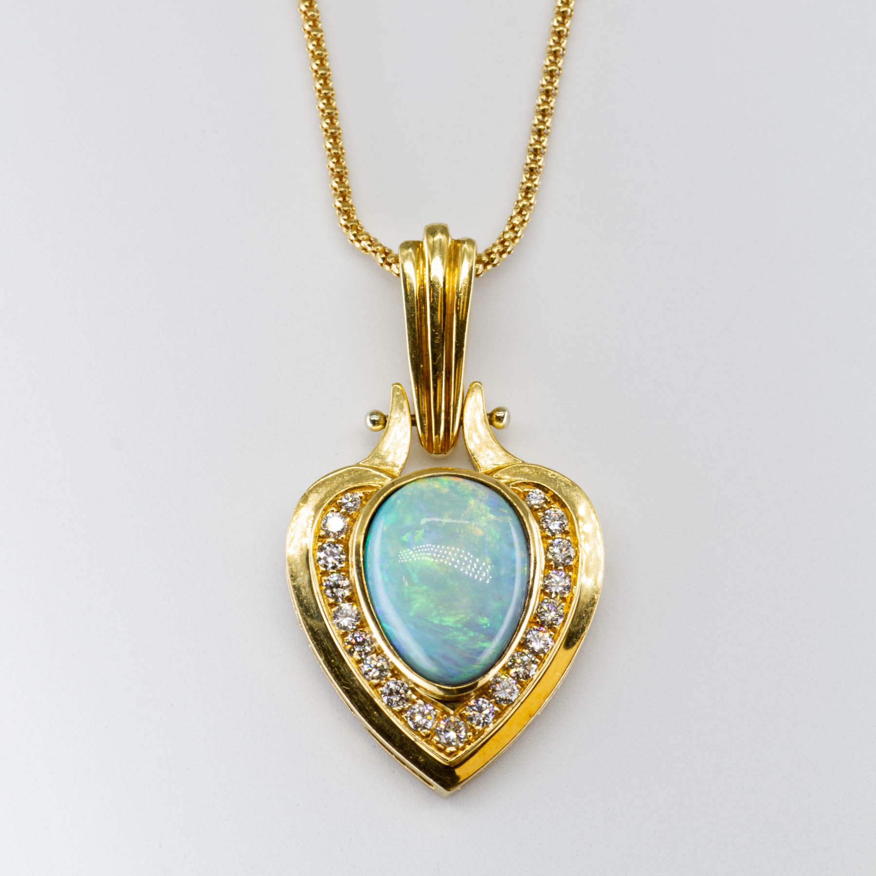 Collier en or 18 carats avec opale et diamants | 7,00 ct | 45,7 cm 