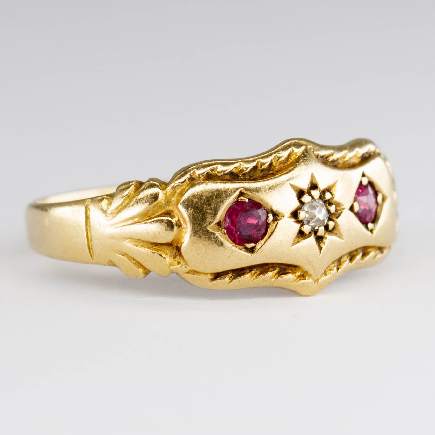 Bague édouardienne de 1905 en or 18 carats, diamants et rubis synthétiques | 0,15 carat au total | Taille 8 