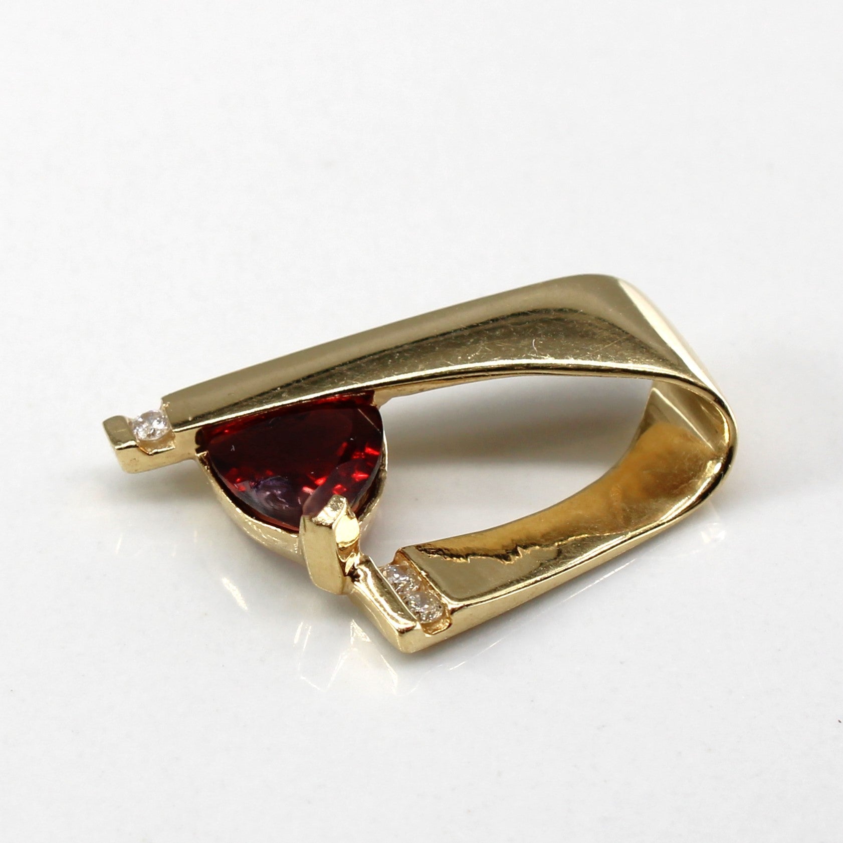 Pendentif en grenat et diamants | 1,25 ct | 0,06 ct au total | 