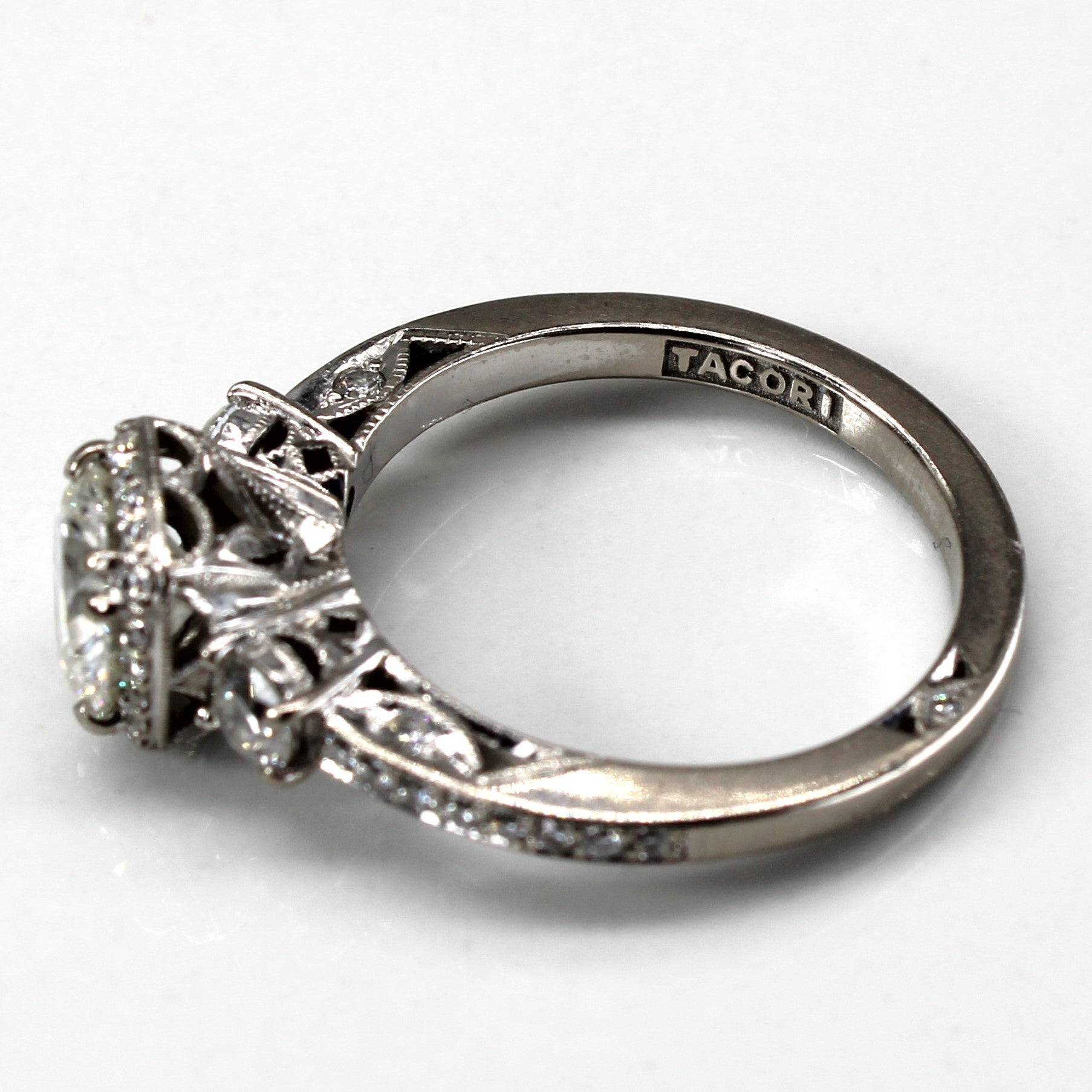 Halo Diamond Engagement Ring | 1.40ctw SI1/SI2 H/I | SZ 5.5 |
