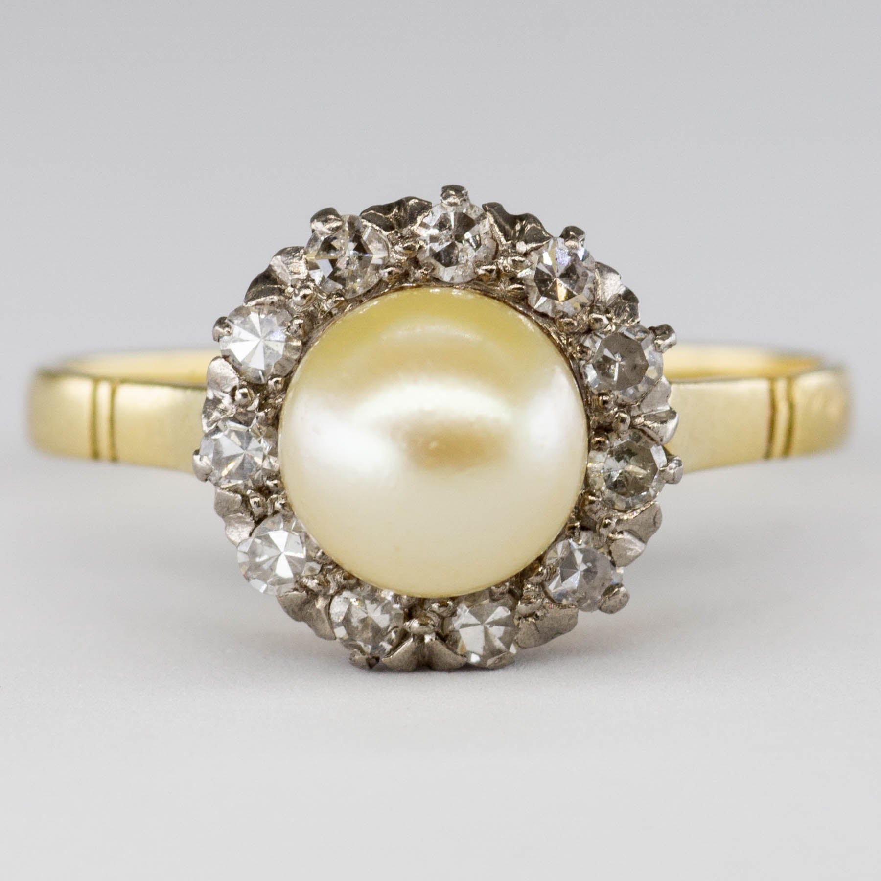 Vintage 18k Gold Pearl and Diamond Ring| 7mm | SZ 8.25