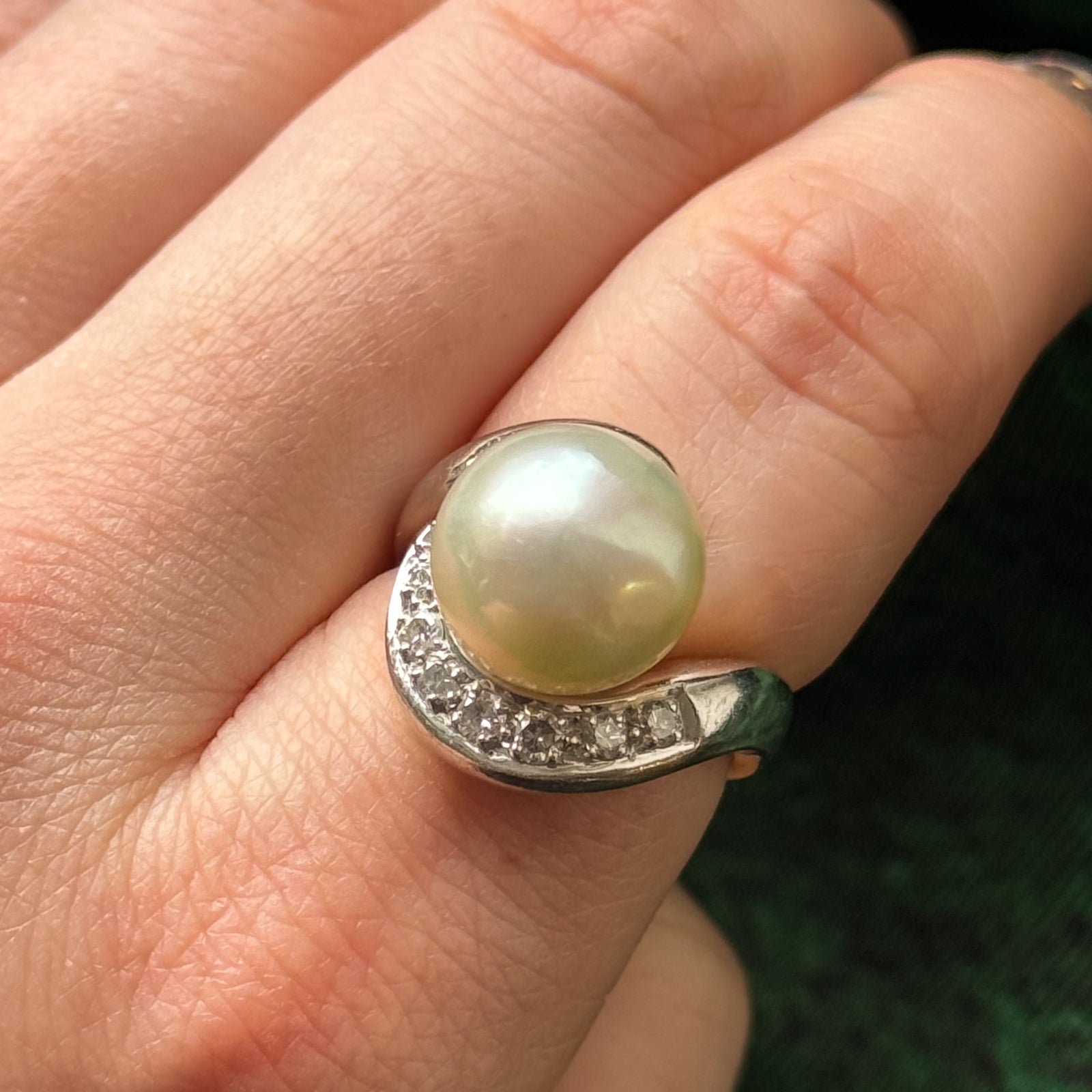 Cultured Pearl & Diamond Ring | 11.00ct, 0.22ctw | SZ 6 |
