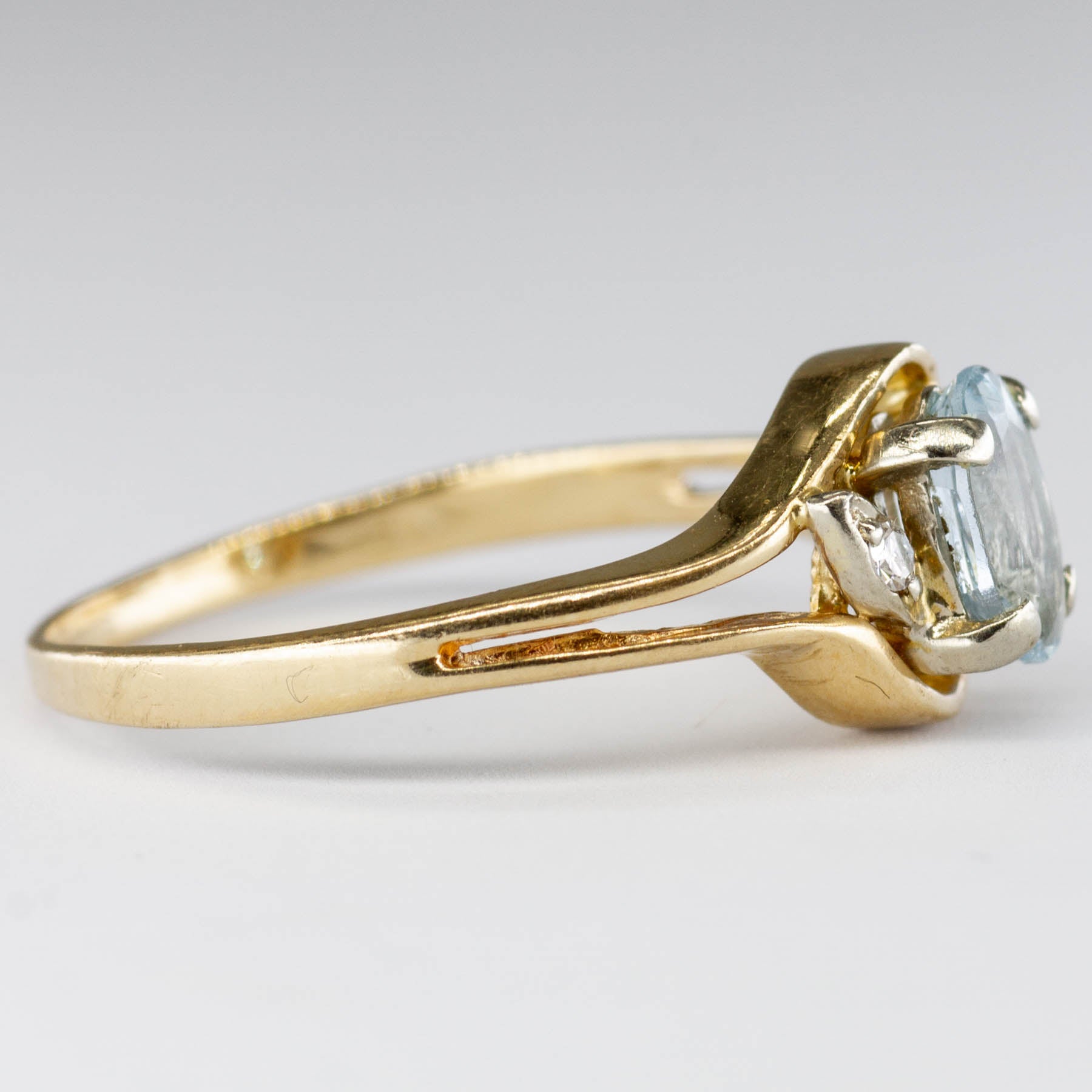 14k Yellow Gold Aquamarine and Diamond Ring | 0.51ctw | SZ 7.75