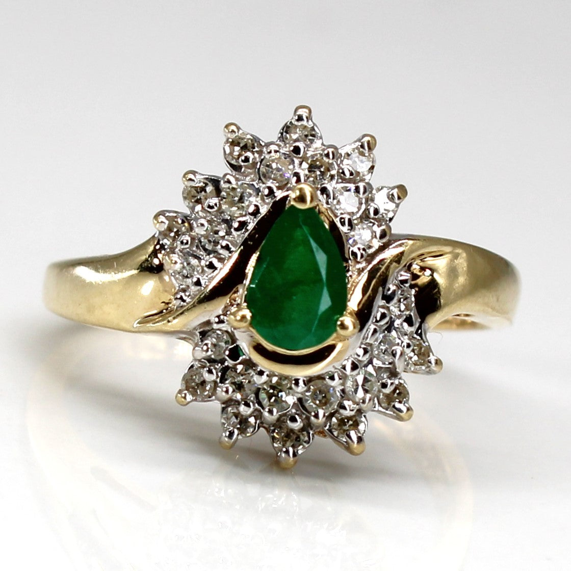Emerald & Diamond Cocktail Ring | 0.25ct | 0.26ctw | SZ 7 |
