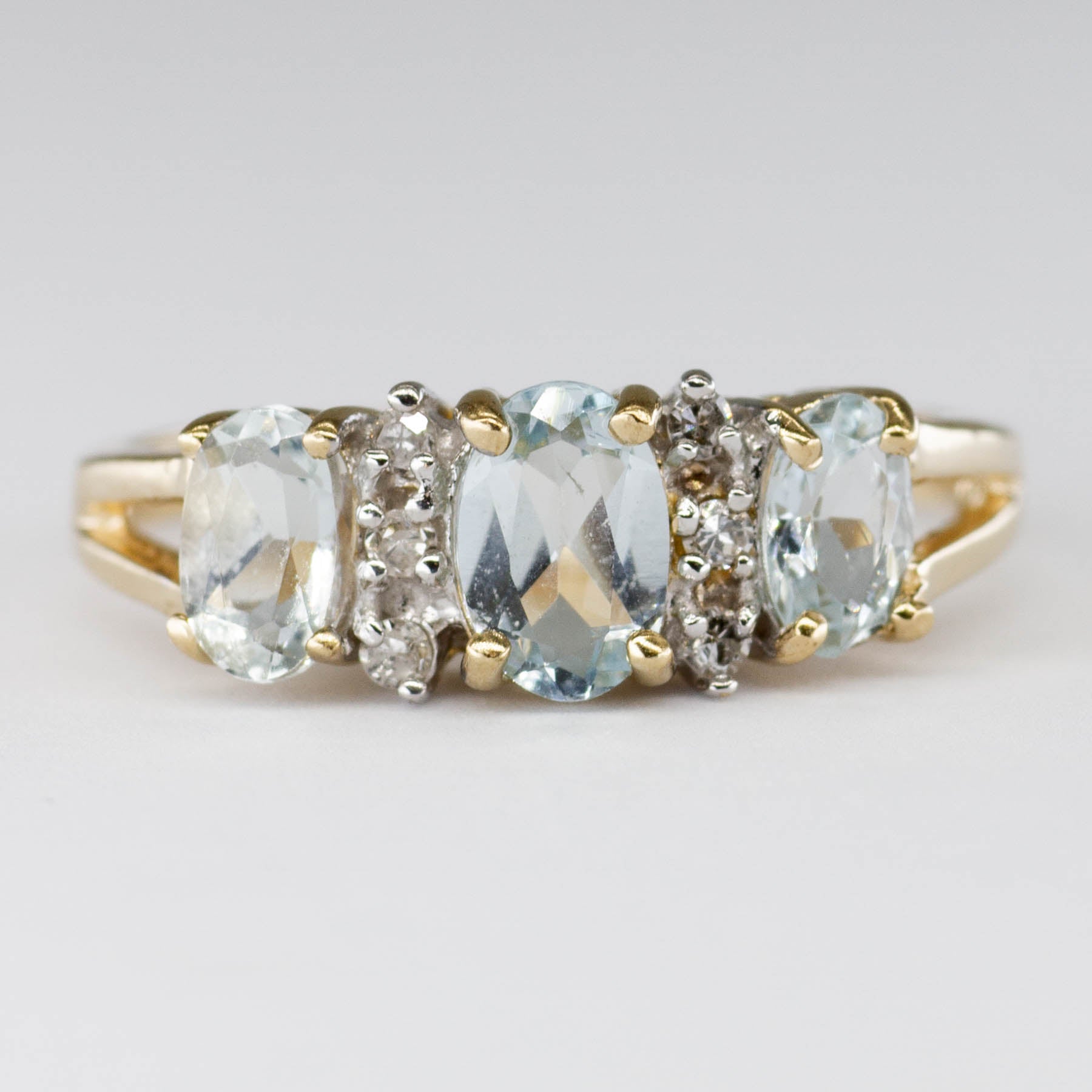 Bague en or jaune 10 carats avec aigue-marine ovale et diamants | 0,67 ct | Taille 4,5 