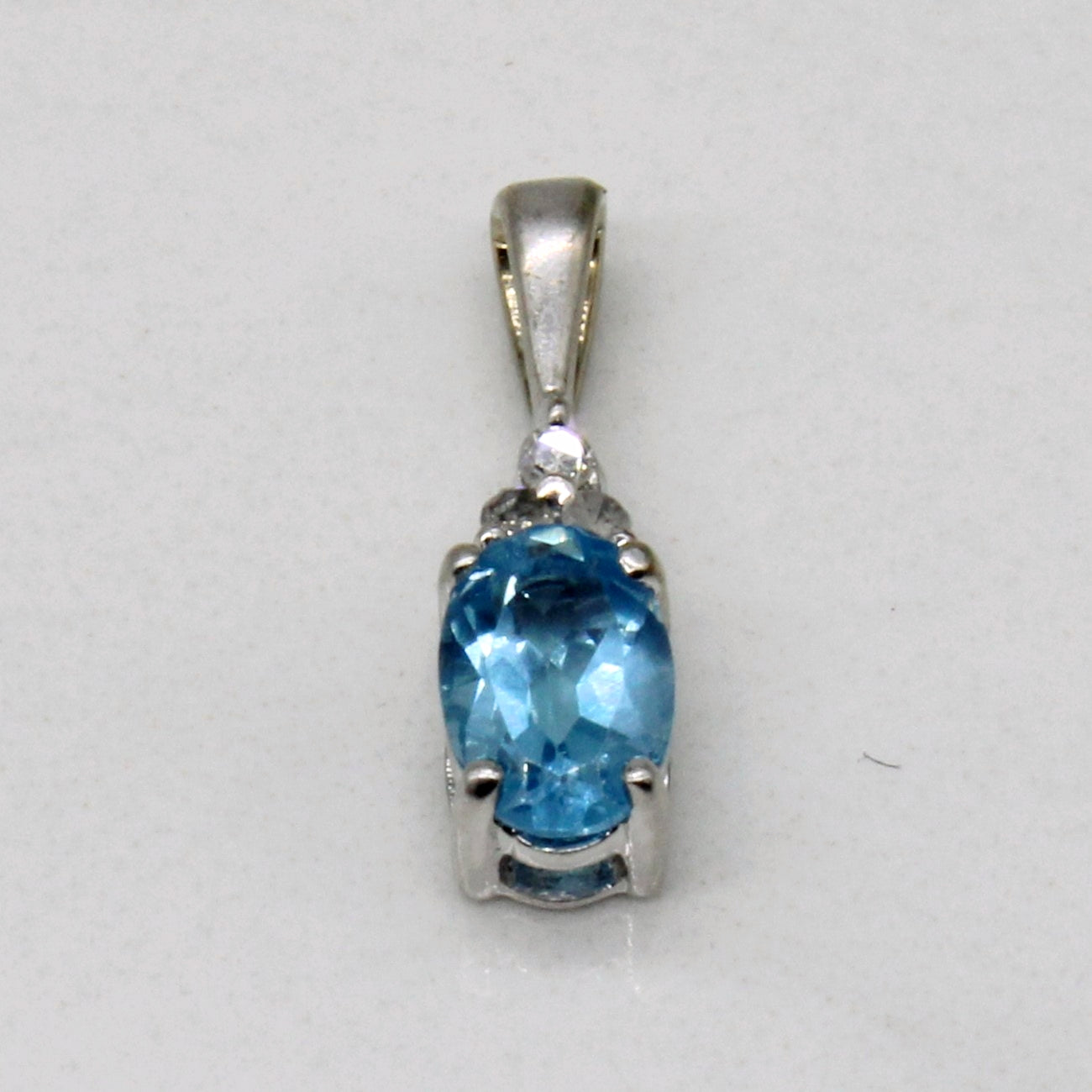 Pendentif en topaze et diamants | 0,42 ct, 0,02 ct au total | 