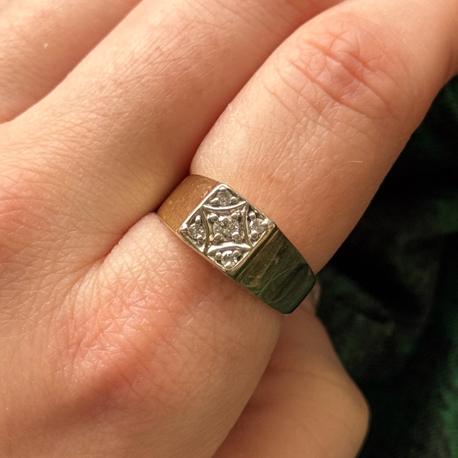 Diamond Cluster Ring | 0.19ctw | SZ 8 |