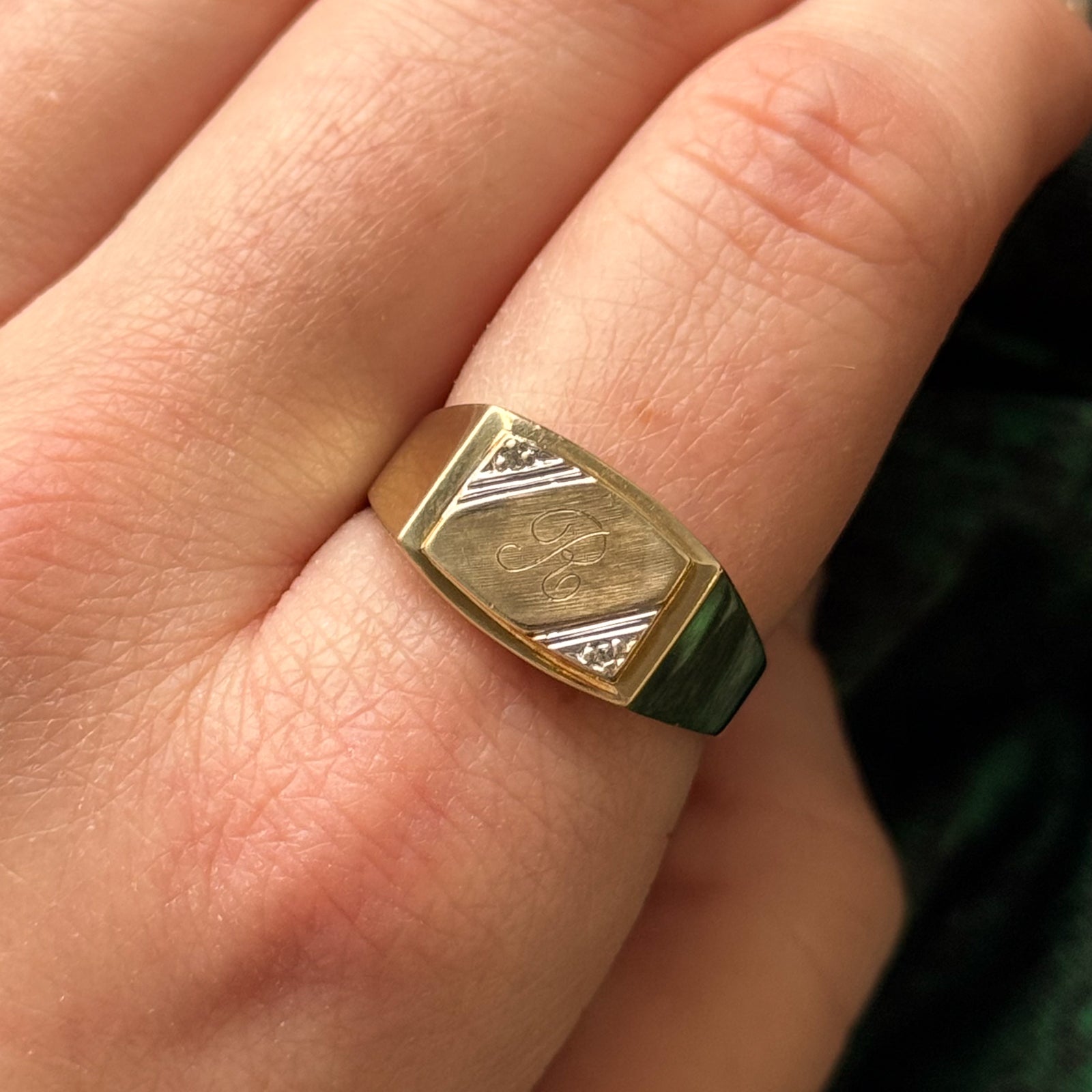 Signet "R" Initial Diamond Ring | 0.01ctw | 9.75 |