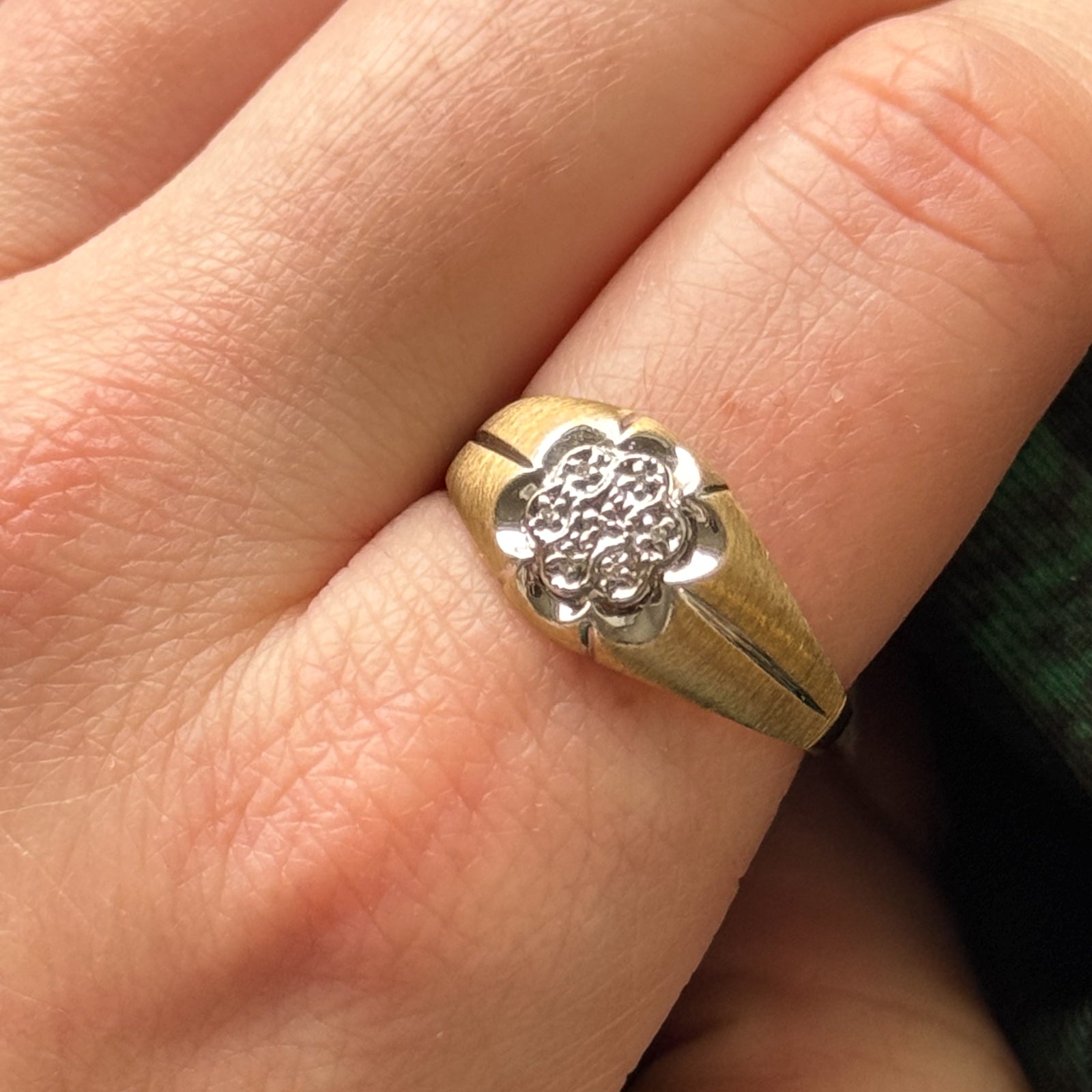 Diamond Flower Ring | 0.03ctw | SZ 9.75 |
